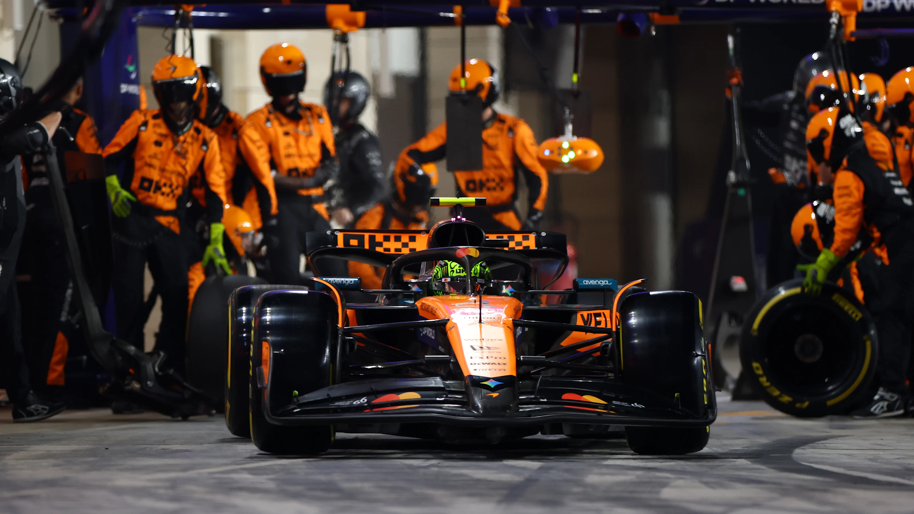 LUSAIL CITY, QATAR - NOVEMBER 30: Lando Norris of Great Britain driving the (4) McLaren MCL39