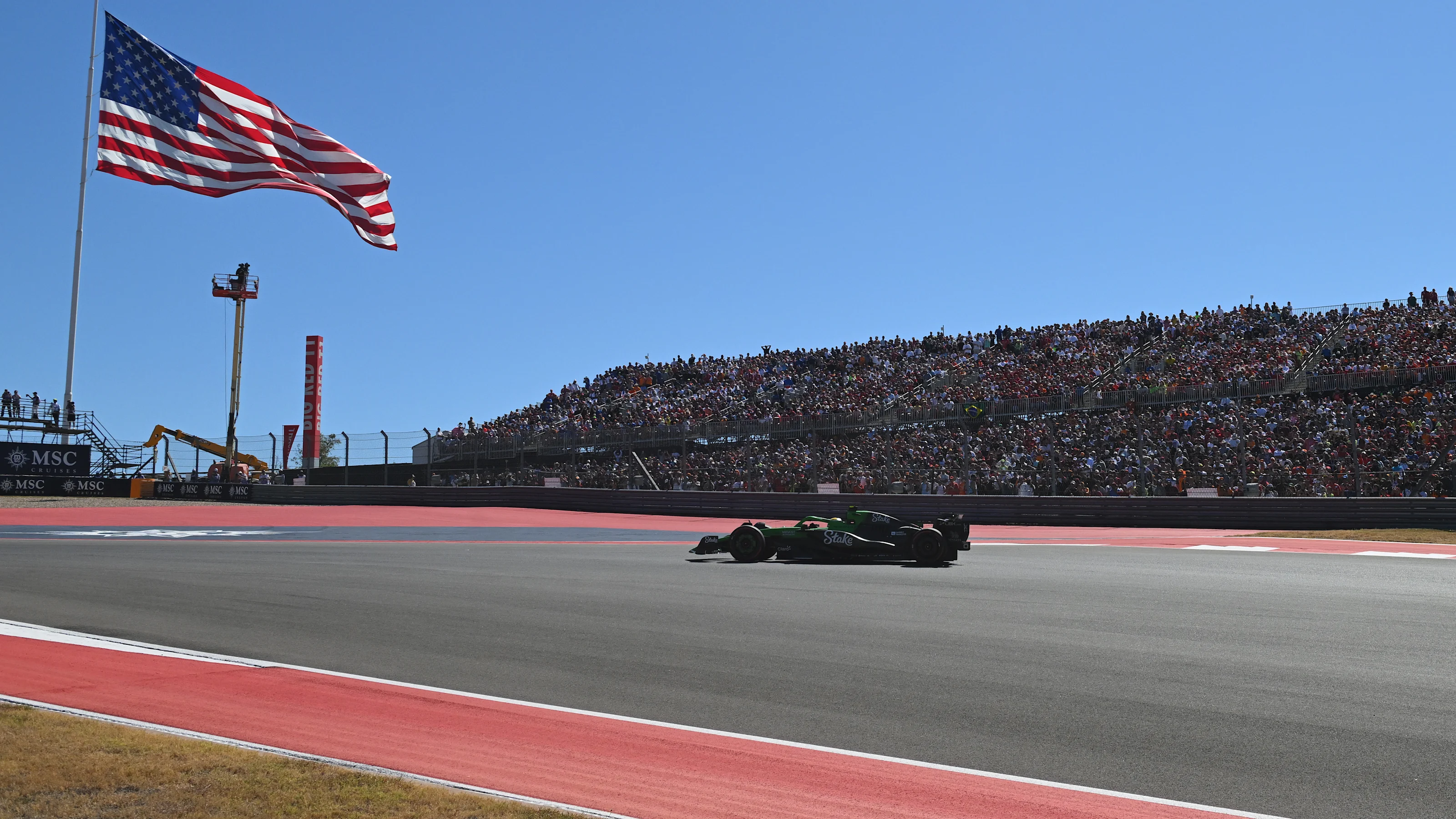 AUSTIN, TEXAS - OCTOBER 19: Gabriel Bortoleto of Brazil driving the (5) Kick Sauber C45 Ferrari on