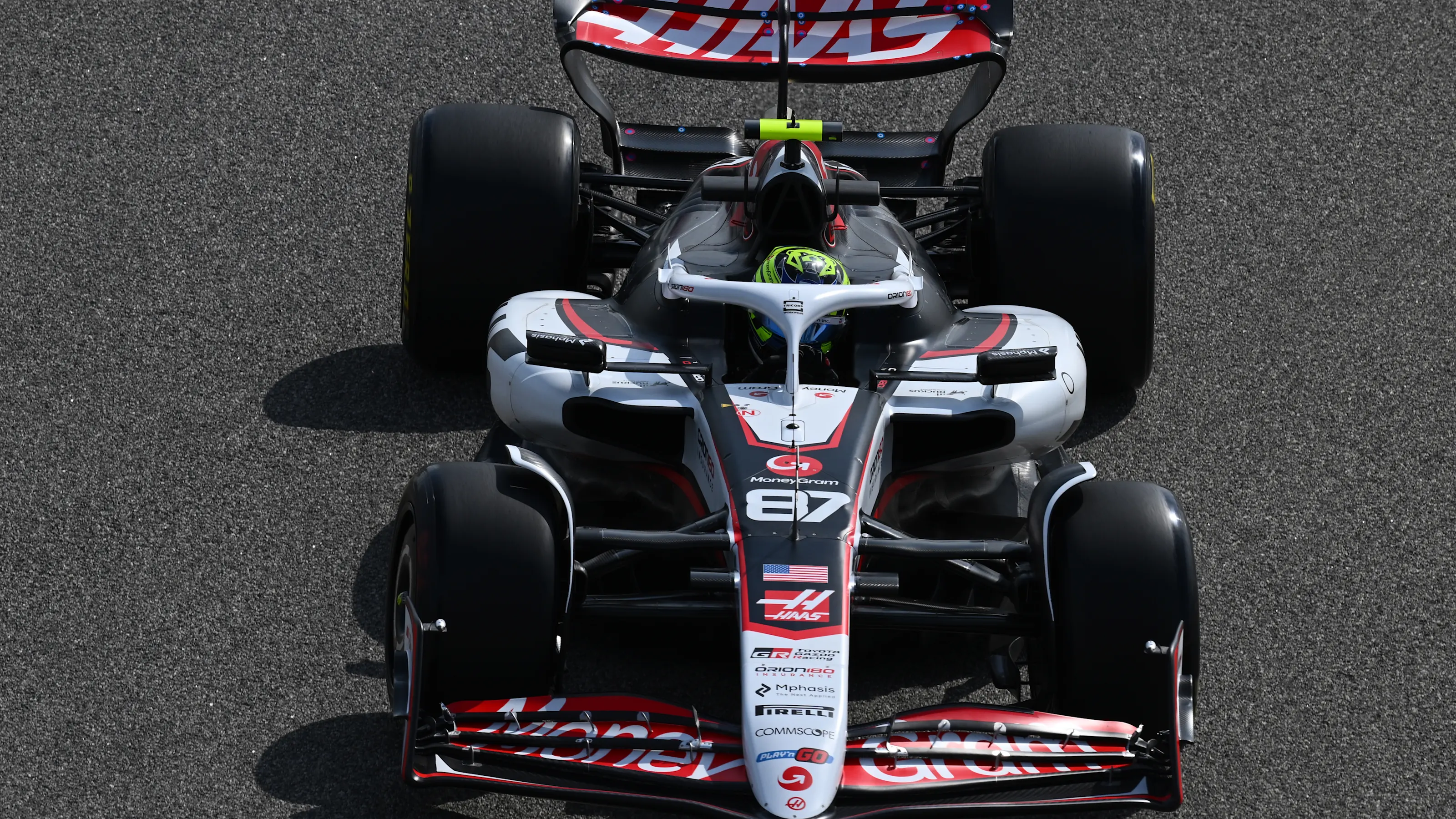BAHRAIN, BAHRAIN - FEBRUARY 26: Oliver Bearman of Great Britain driving the (87) Haas F1 VF-25