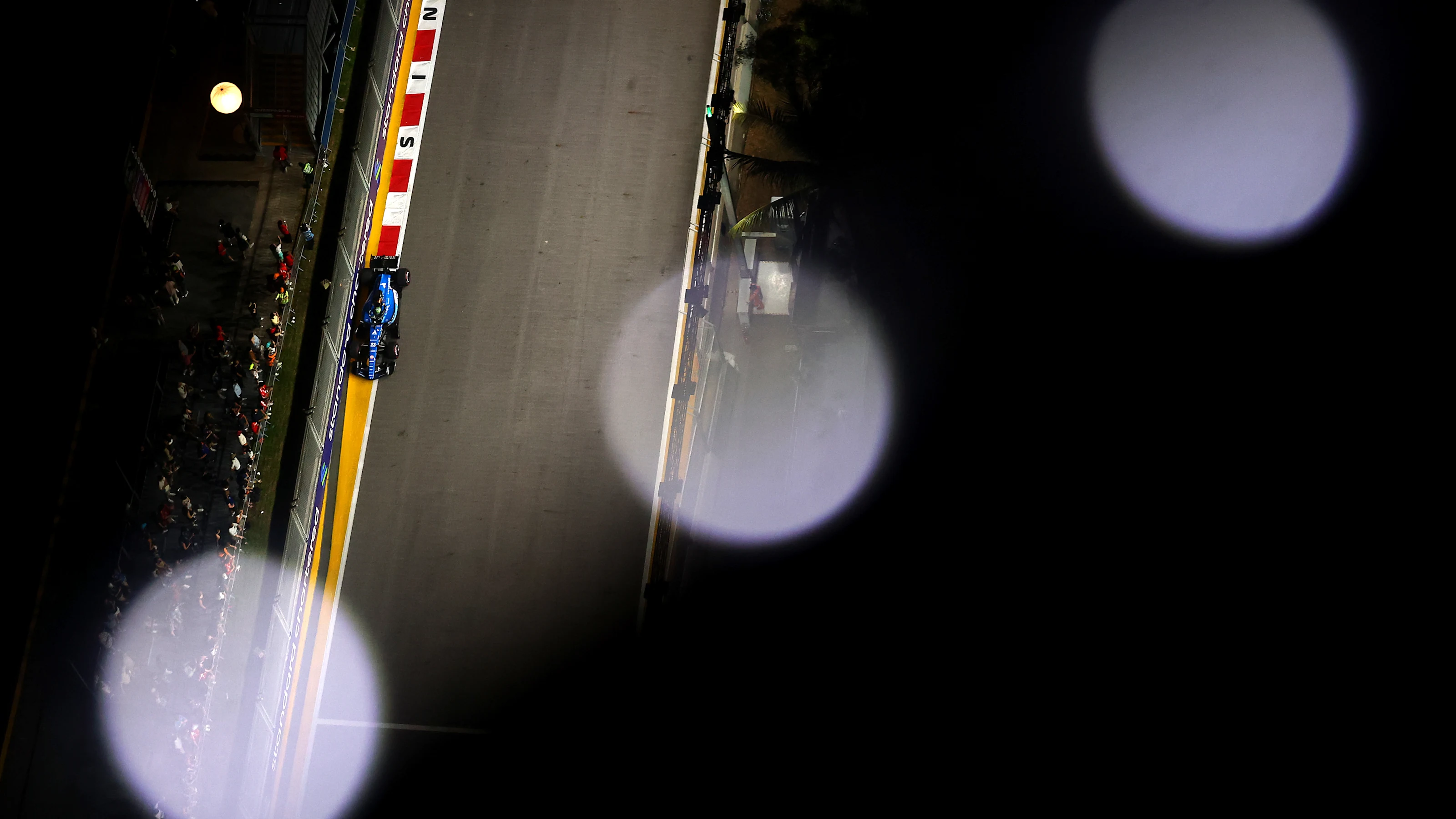 SINGAPORE, SINGAPORE - OCTOBER 11: Alexander Albon of Thailand driving the (23) Williams FW48