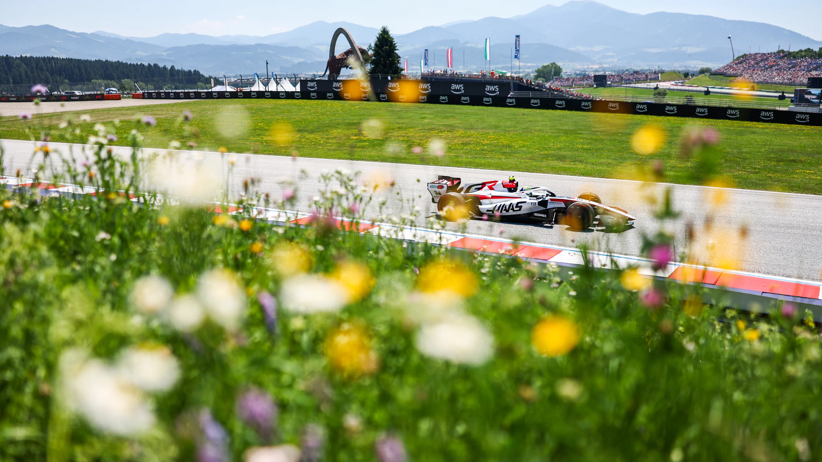 SPIELBERG, AUSTRIA - JUNE 27: Oliver Bearman of Great Britain driving the (87) Haas F1 VF-26