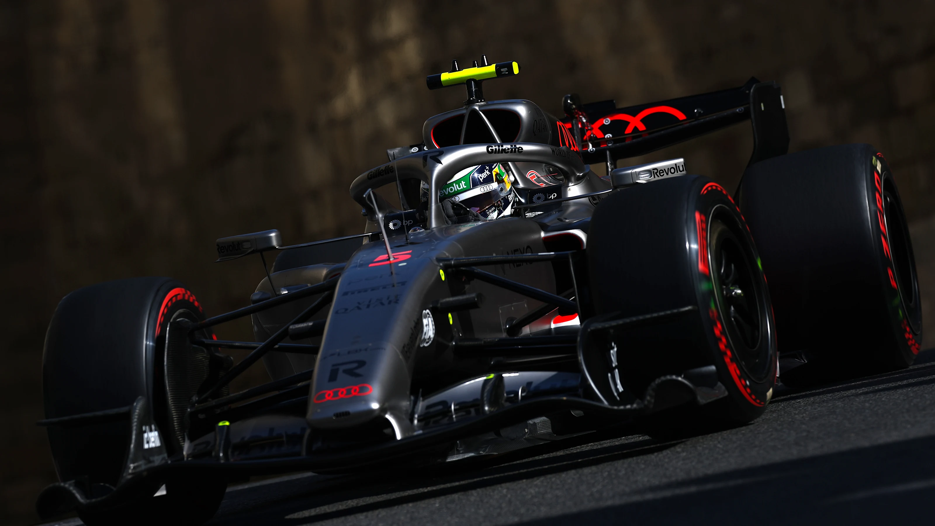 BAKU, AZERBAIJAN - SEPTEMBER 26: Gabriel Bortoleto of Brazil driving the (5) Audi F1 Team R26 heads