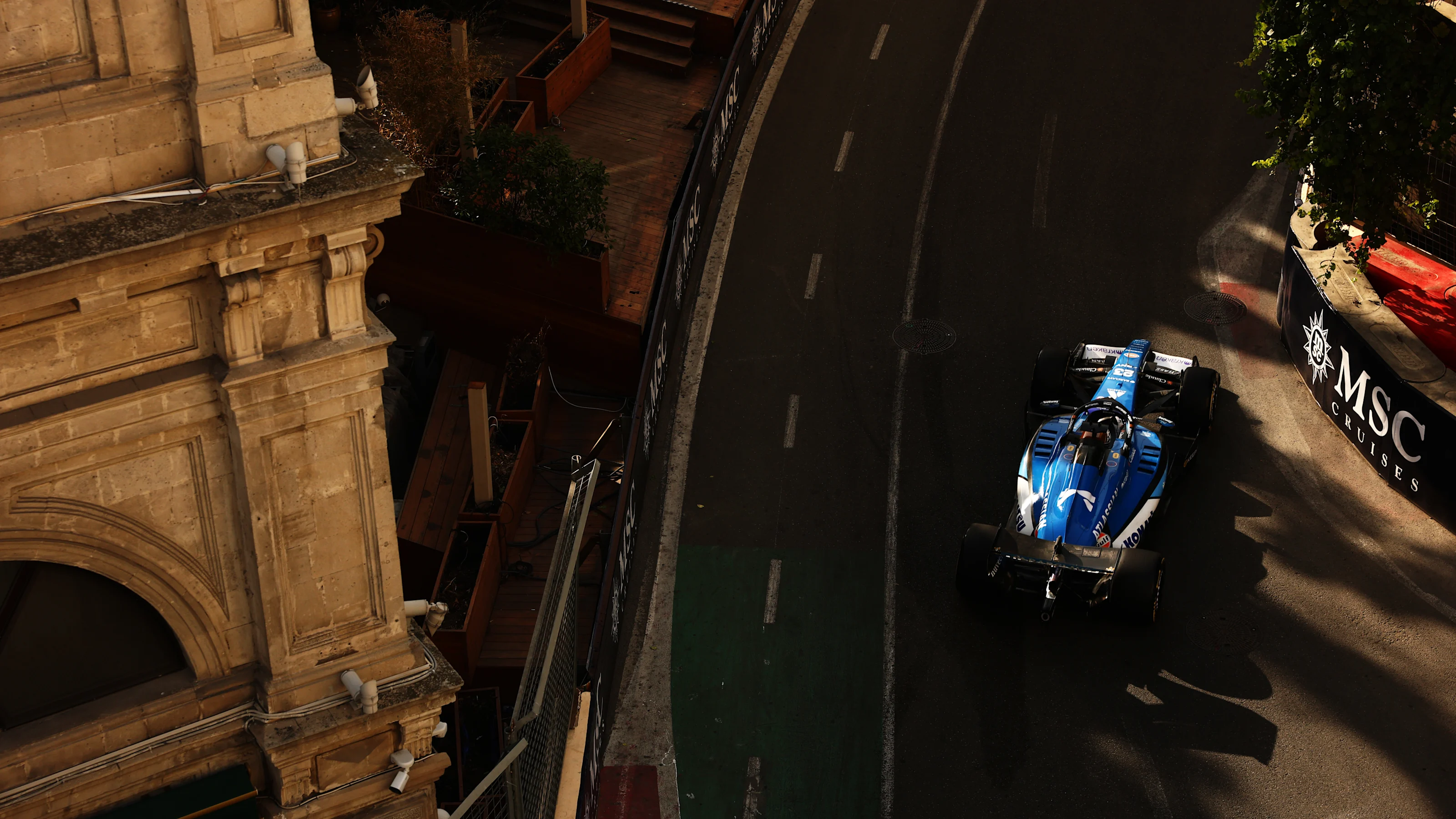 BAKU, AZERBAIJAN - SEPTEMBER 24: Alexander Albon of Thailand driving the (23) Williams FW48