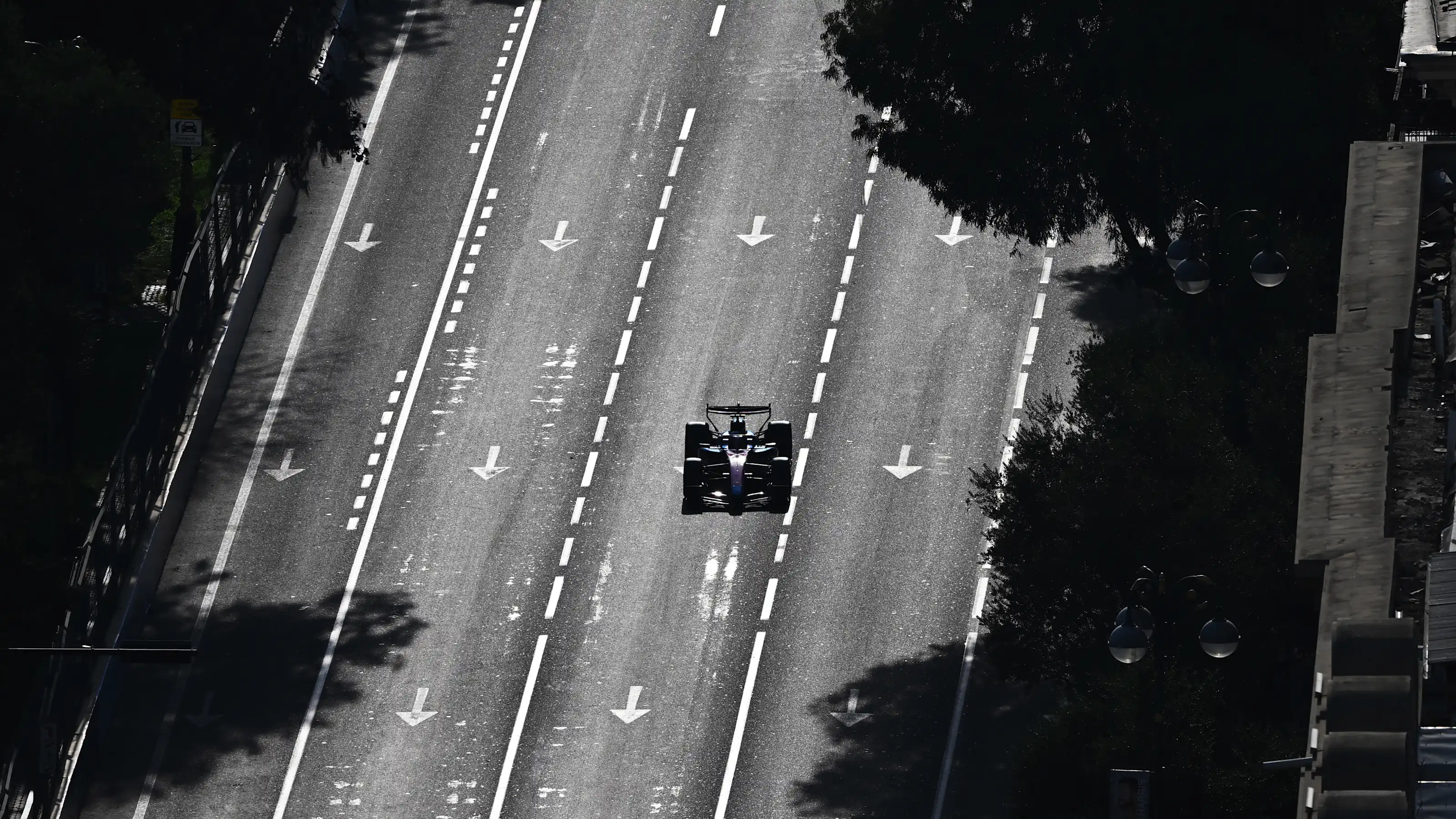 BAKU, AZERBAIJAN - SEPTEMBER 25: Franco Colapinto of Argentina driving the (43) Alpine F1 A526