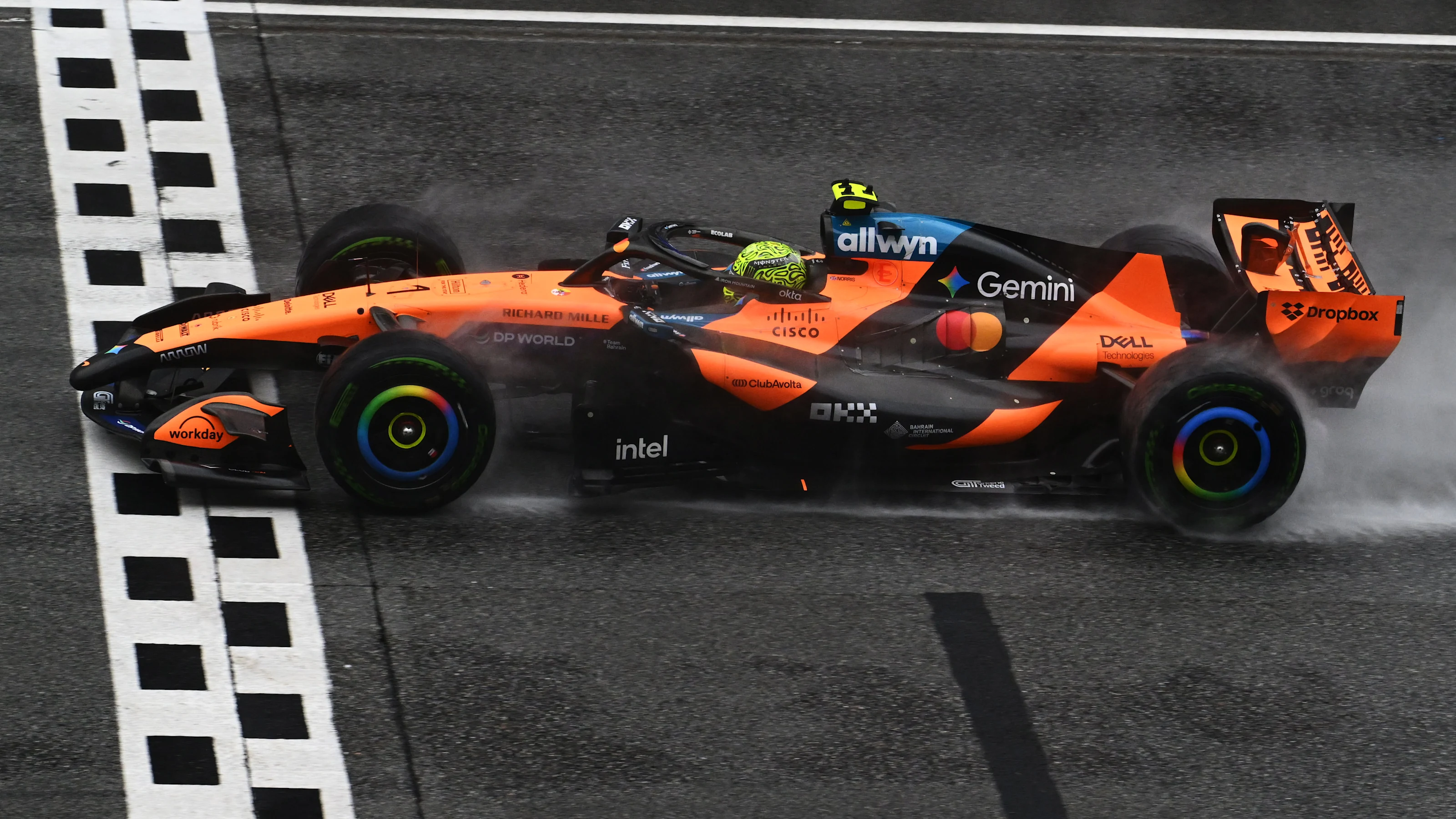 KUALA LUMPUR, MALAYSIA - OCTOBER 04: Lando Norris of Great Britain driving the (1) McLaren MCL40