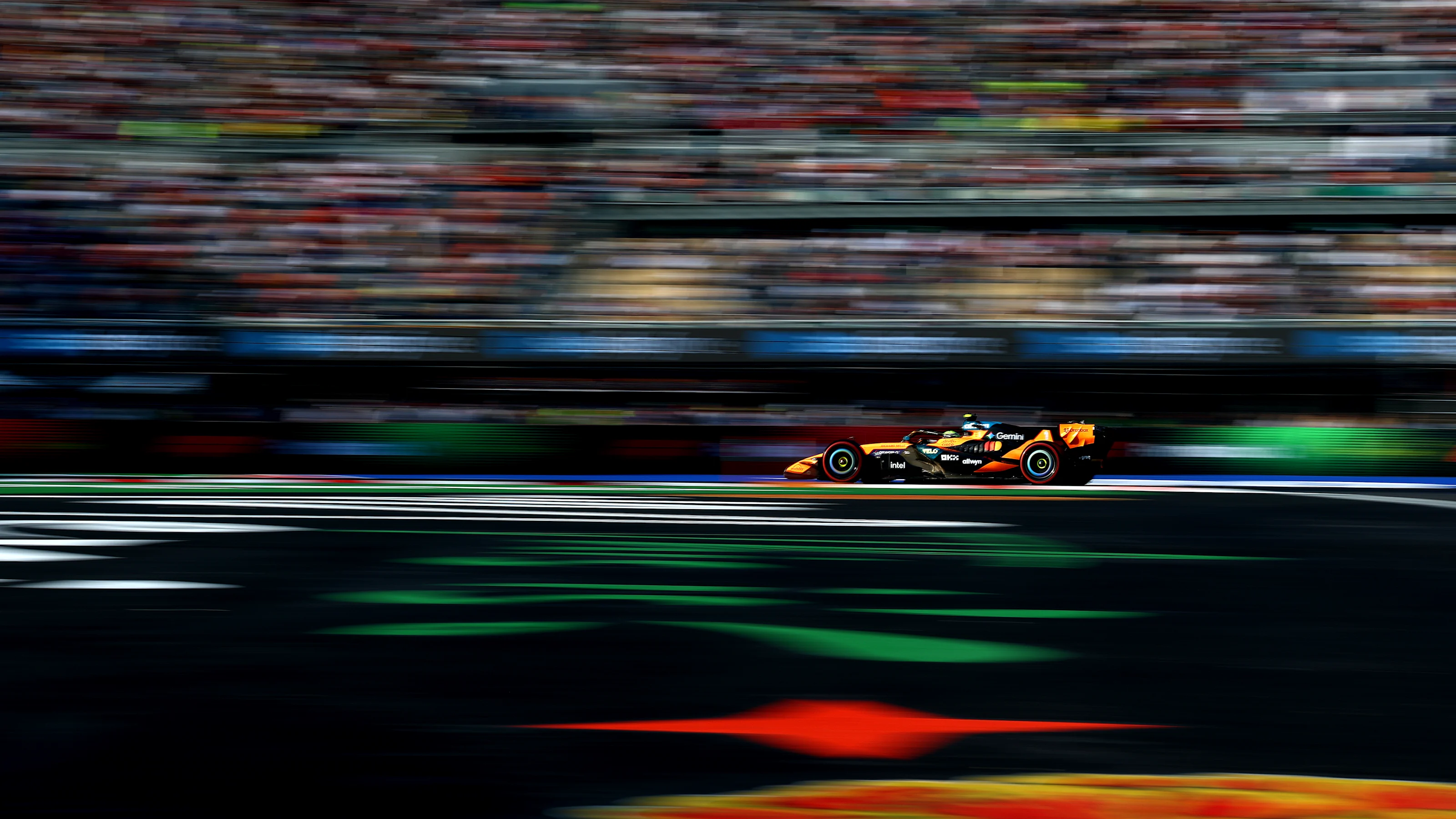 MEXICO CITY, MEXICO - OCTOBER 30: Lando Norris of Great Britain driving the (1) McLaren MCL40