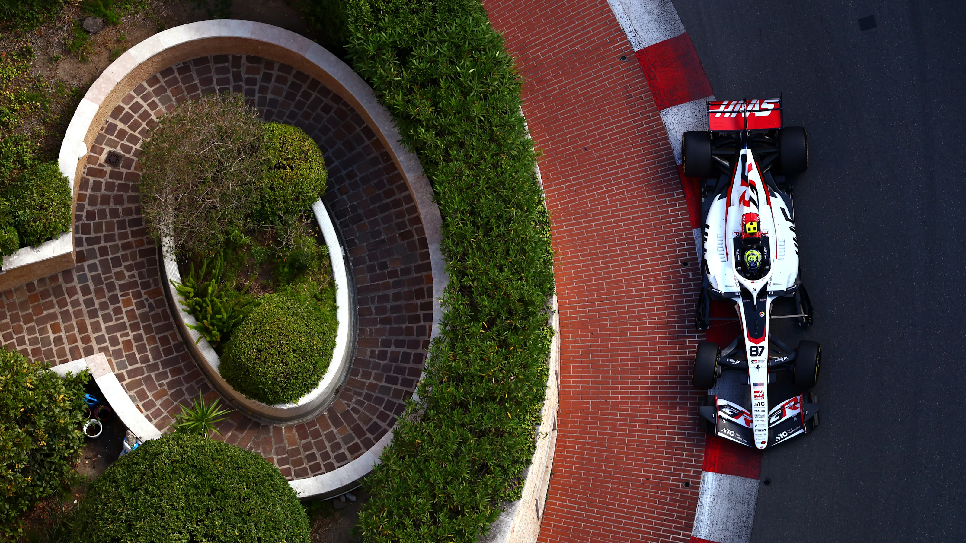 MONTE-CARLO, MONACO - JUNE 05: Oliver Bearman of Great Britain driving the (87) Haas F1 VF-26