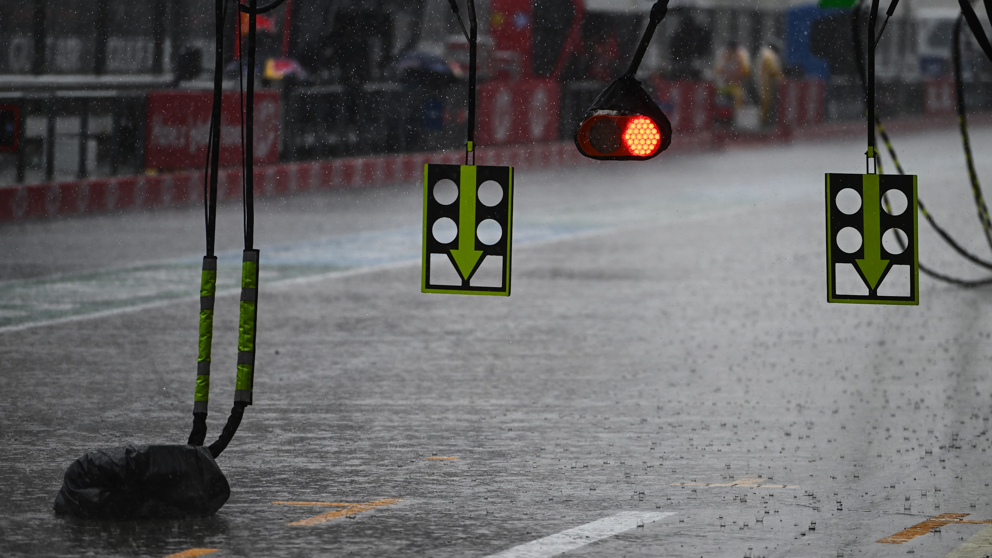 Rain and Safety Car at Sepang before the 2026 Bahrain GP in Malaysia