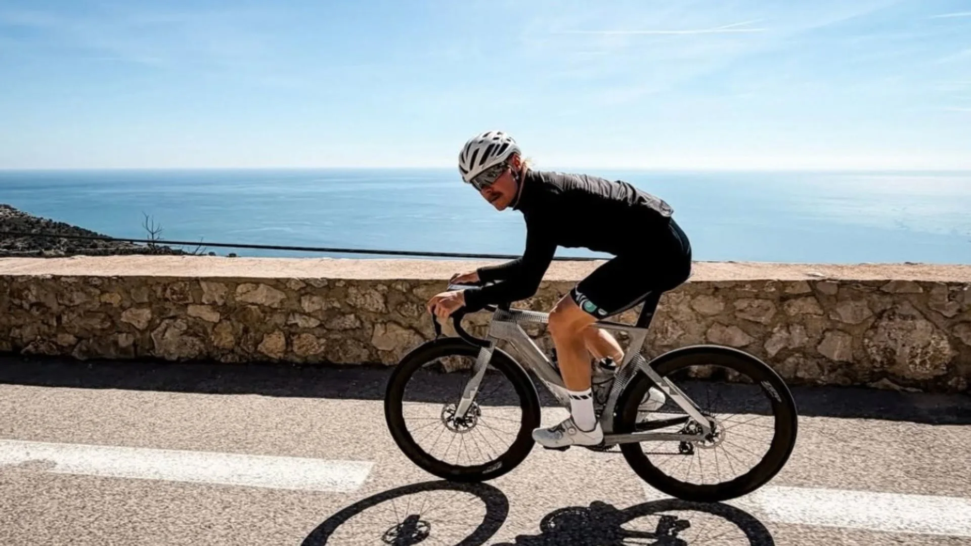 ボッタス、マレーシアからシンガポールまで420kmの自転車旅を完走