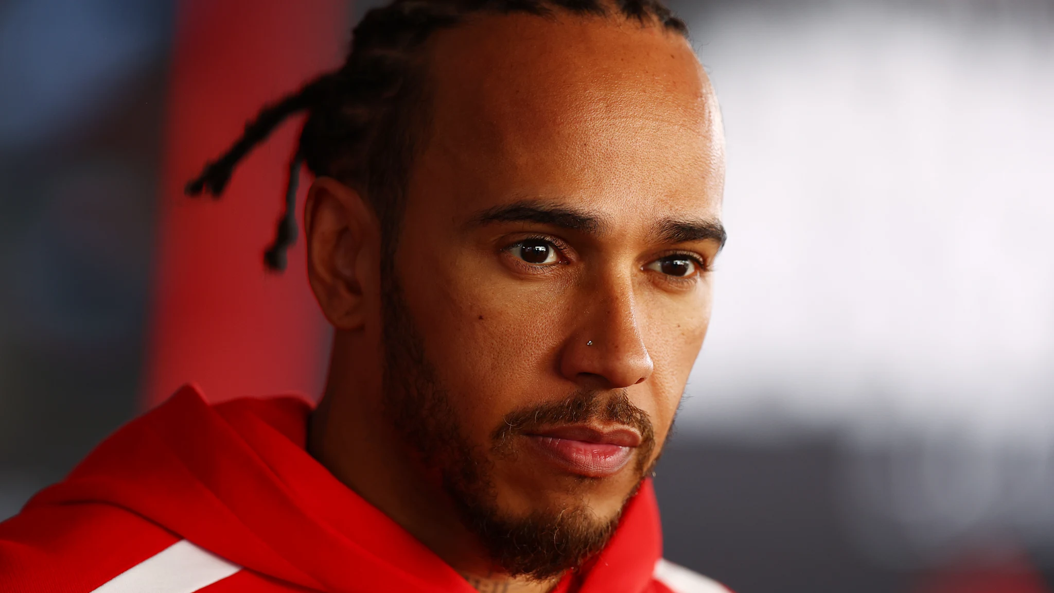 Hamilton busca su 'estrella del norte' tras difícil viernes en Suzuka