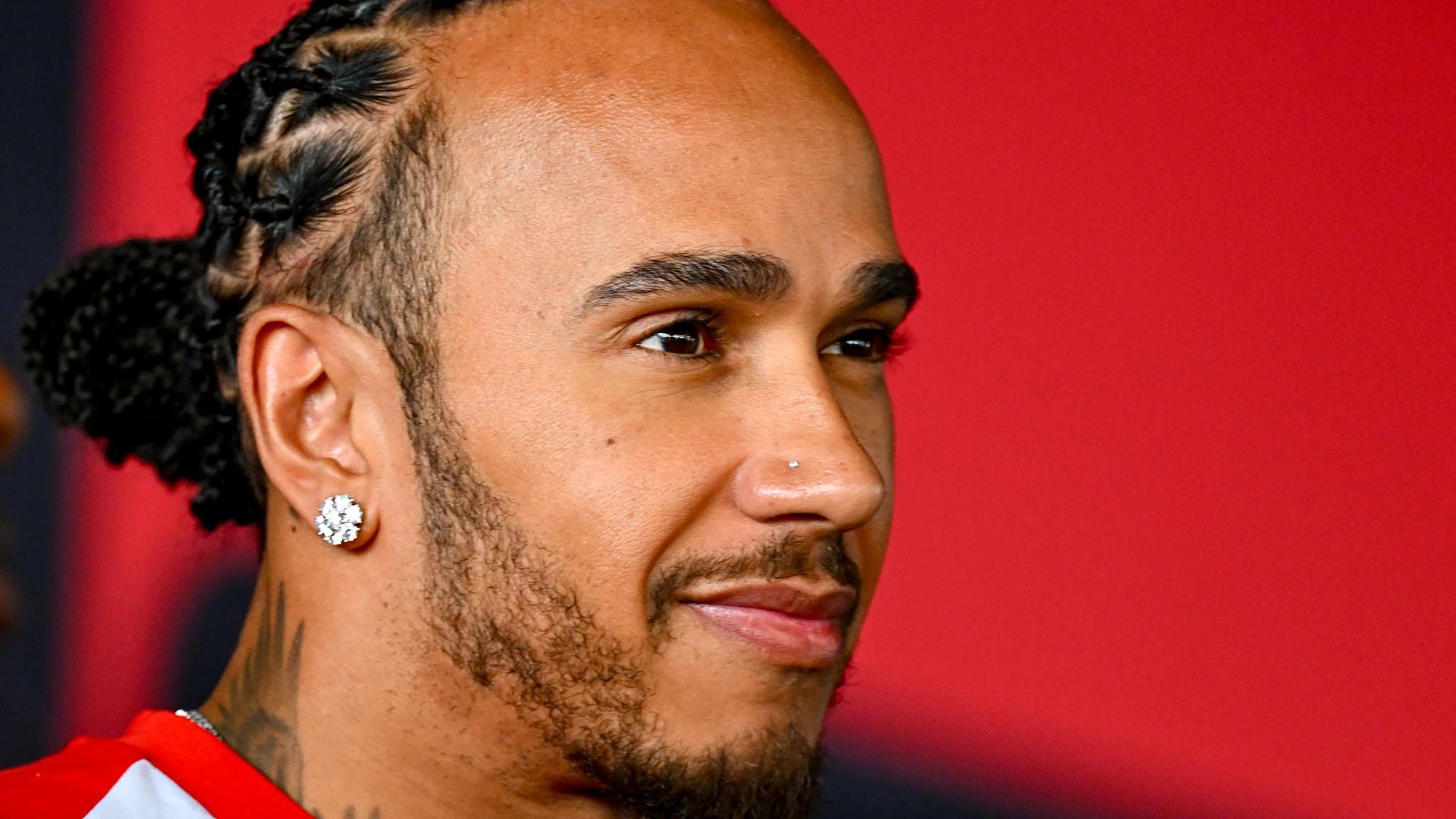 Lewis Hamilton cobra motor da Ferrari e define reta final como teste