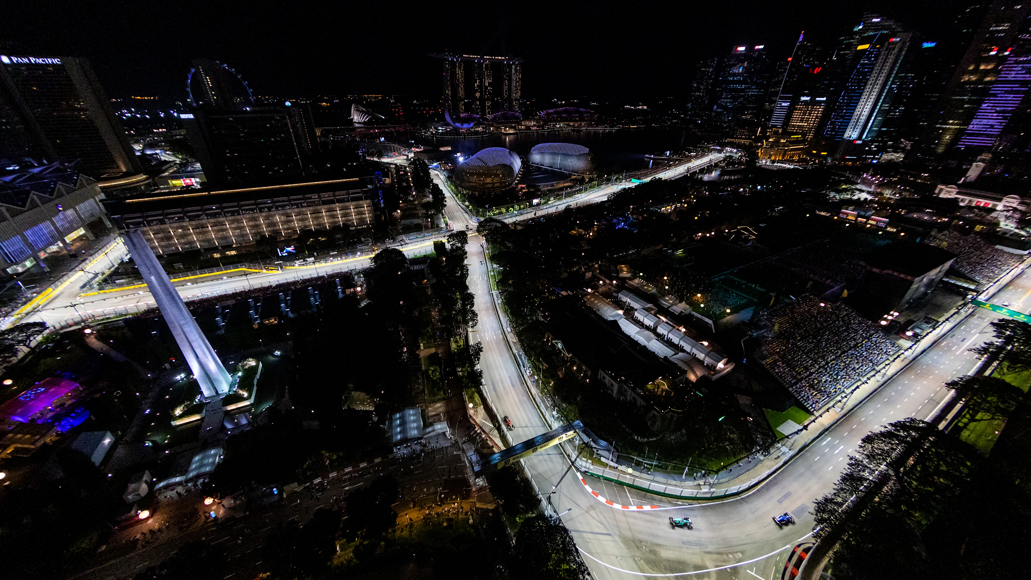 SINGAPORE, SINGAPORE - SEPTEMBER 30: Nicholas Latifi of Canada driving the (6) Williams FW44