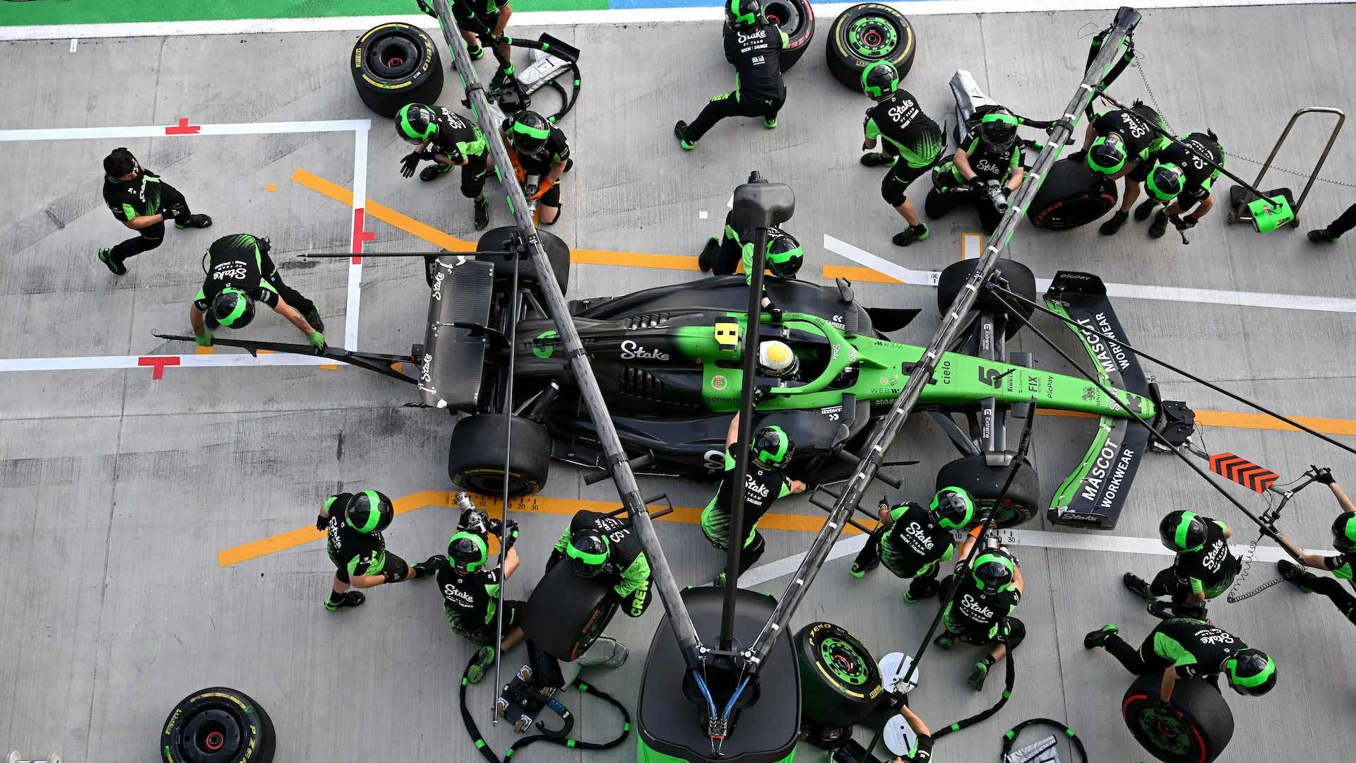 SAO PAULO, BRAZIL - NOVEMBER 07: Fernando Alonso of Spain driving the (14) Aston Martin F1 Team