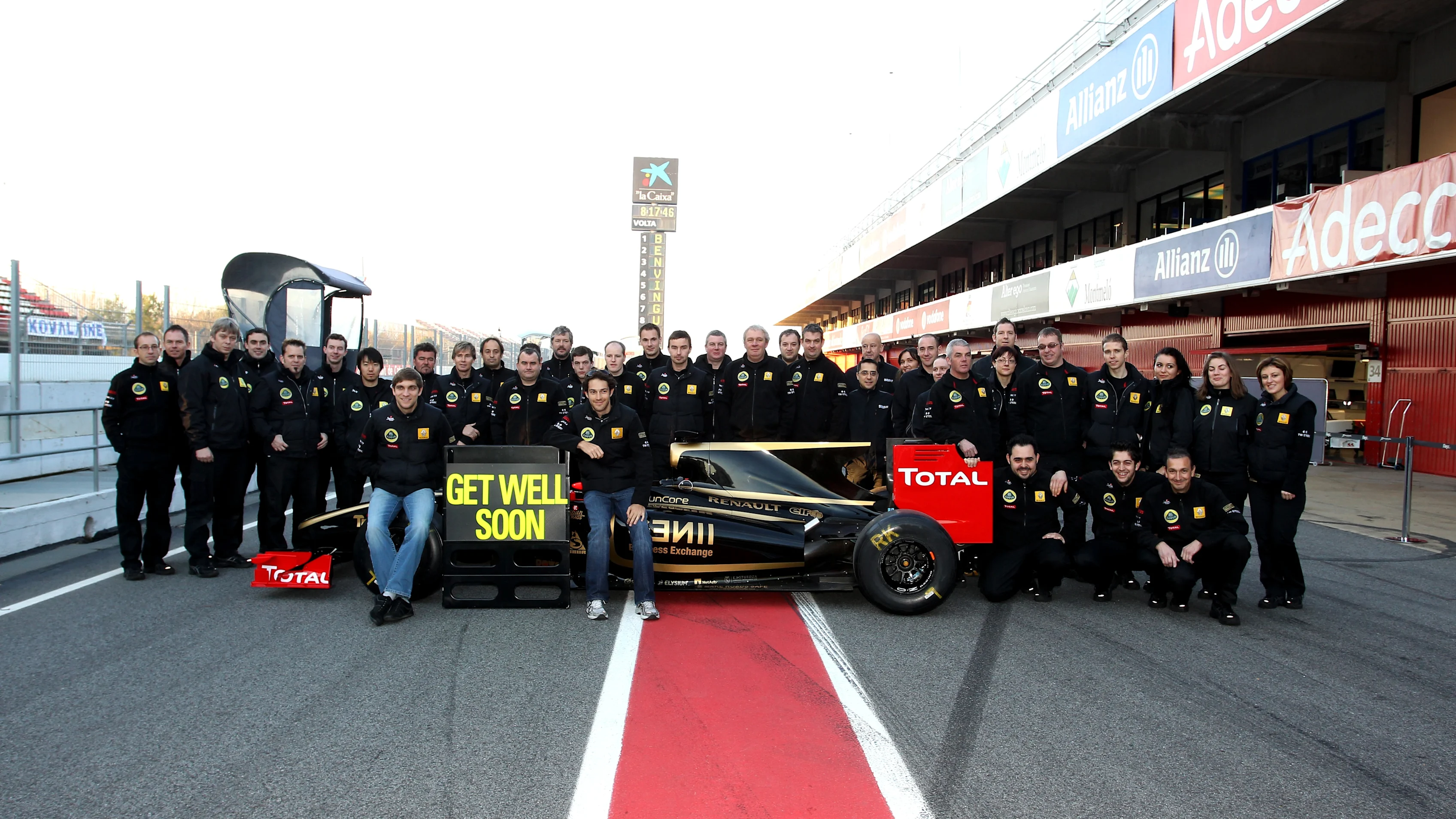 The Lotus Renault GP team with a get well soon message for Robert Kubica (POL). Formula One