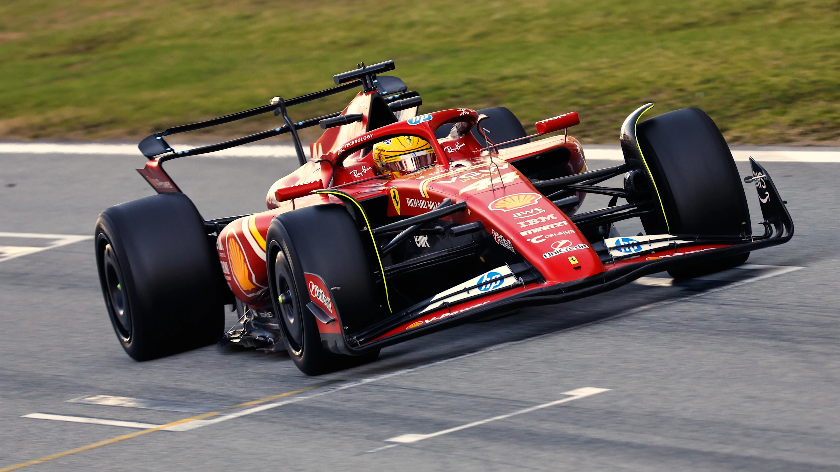pirelliprivatetestingbarcelonaday1-07.jpg