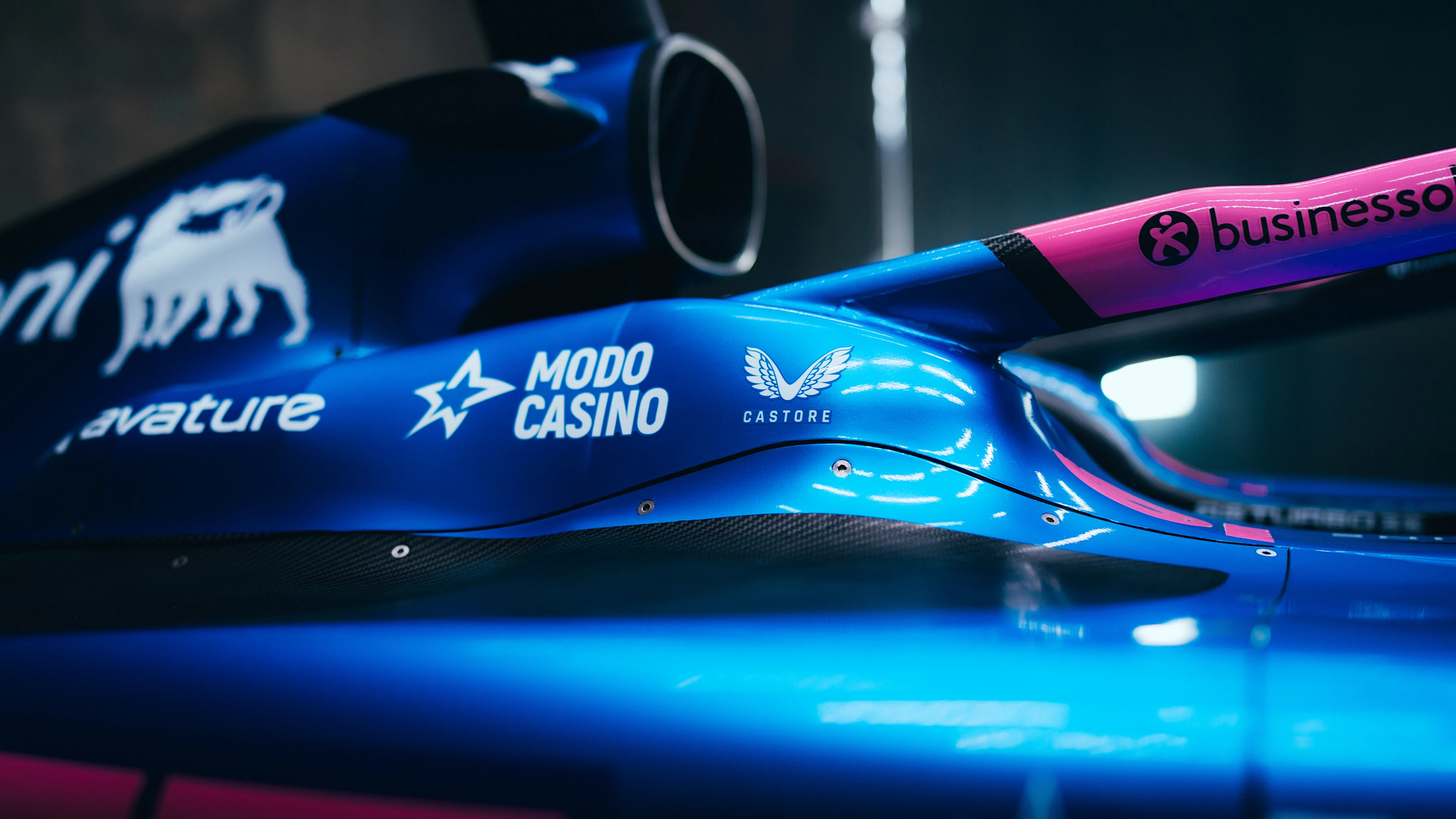 TWJB_BWT_ALPINE_FORMULA_ONE_TEAM-A526_PARTNER_CLOSEUP4.jpg