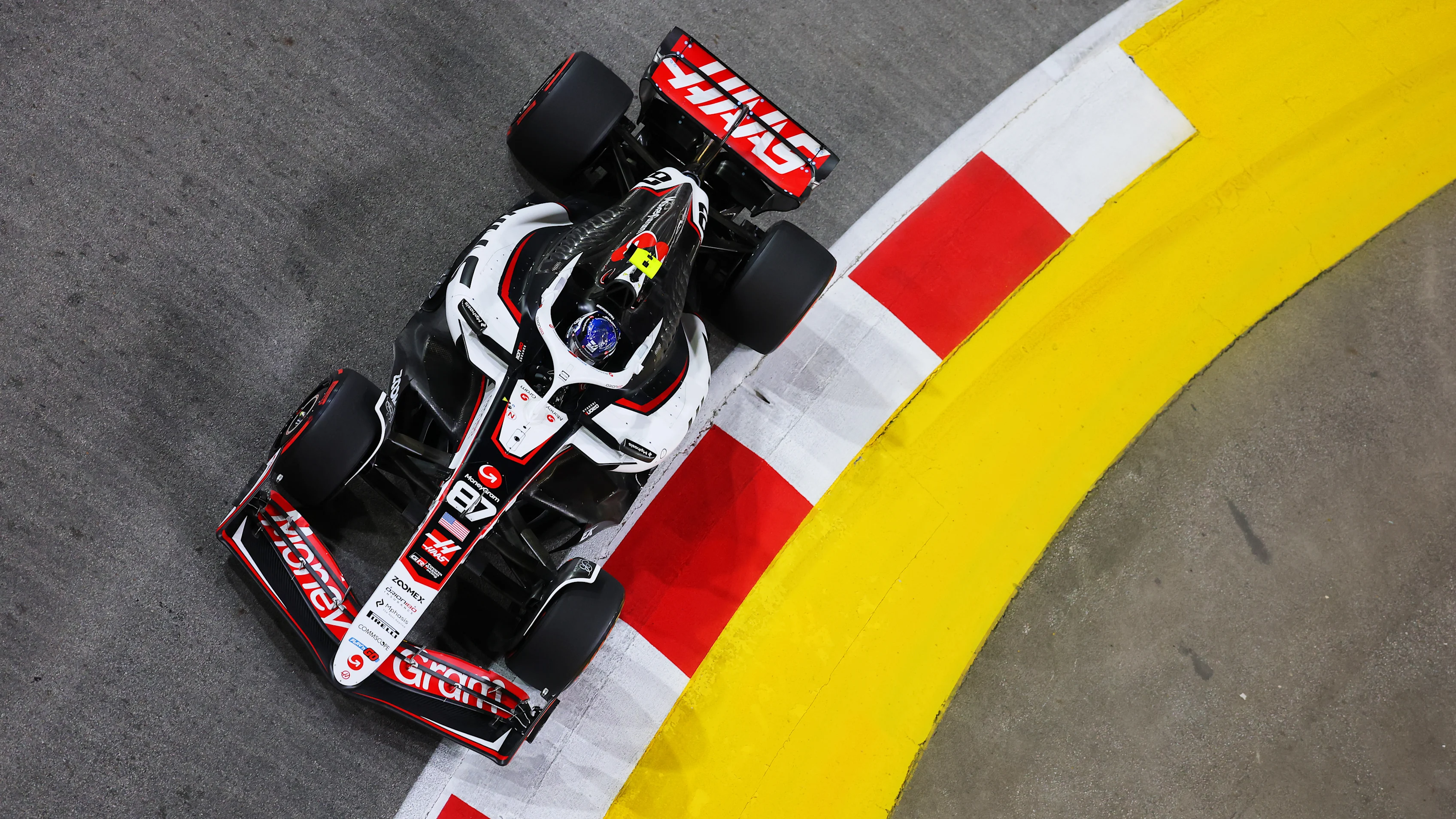 SINGAPORE, SINGAPORE - OCTOBER 03: Oliver Bearman of Great Britain driving the (87) Haas F1 VF-25