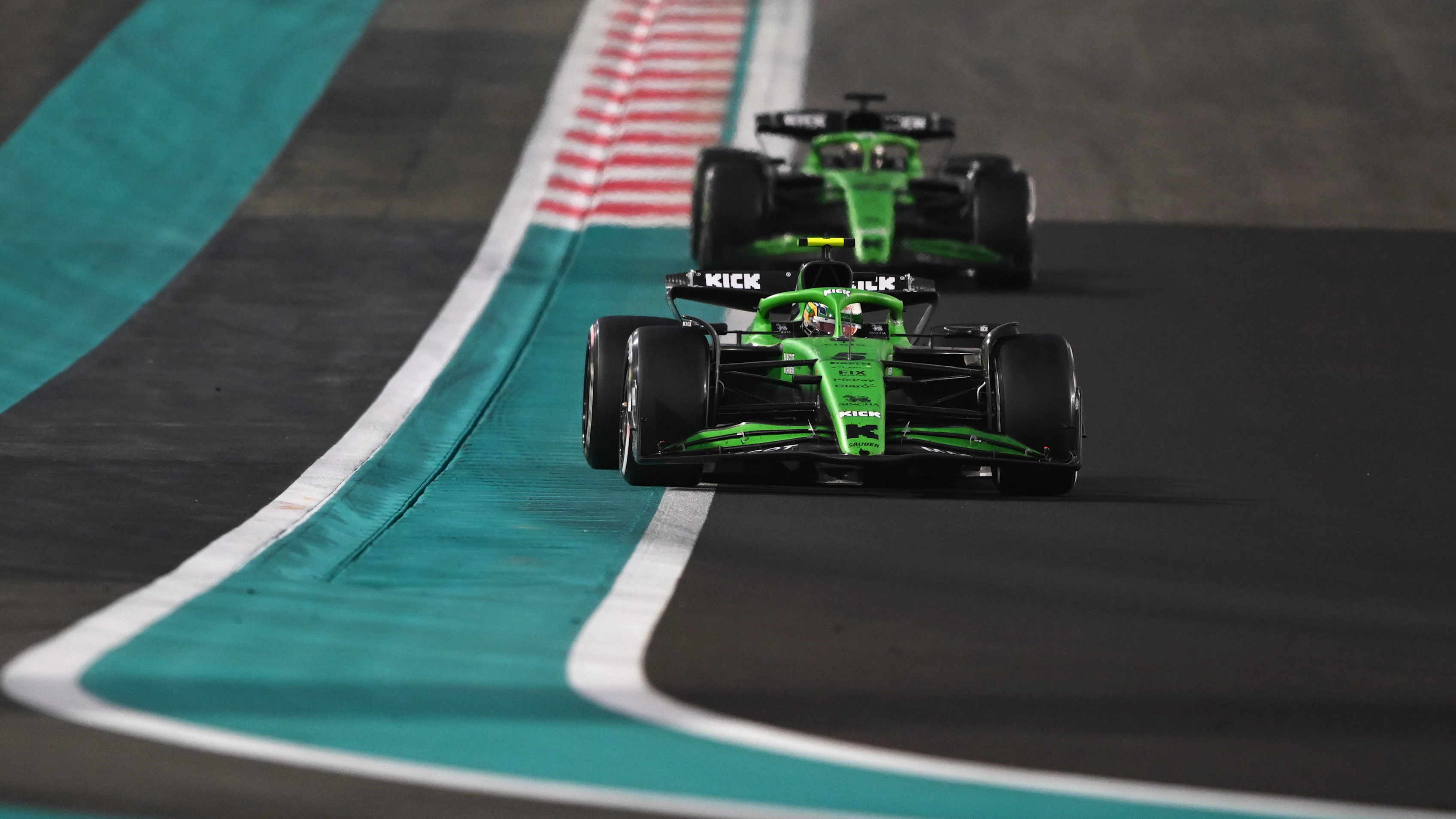 ABU DHABI, UNITED ARAB EMIRATES - DECEMBER 07: Gabriel Bortoleto of Brazil driving the (5) Kick Sauber C45 Ferrari leads Nico Hulkenberg of Germany driving the (27) Kick Sauber C45 Ferrari on track during the F1 Grand Prix of Abu Dhabi at Yas Marina Circuit on December 07, 2025 in Abu Dhabi, United Arab Emirates. (Photo by Rudy Carezzevoli/Getty Images)