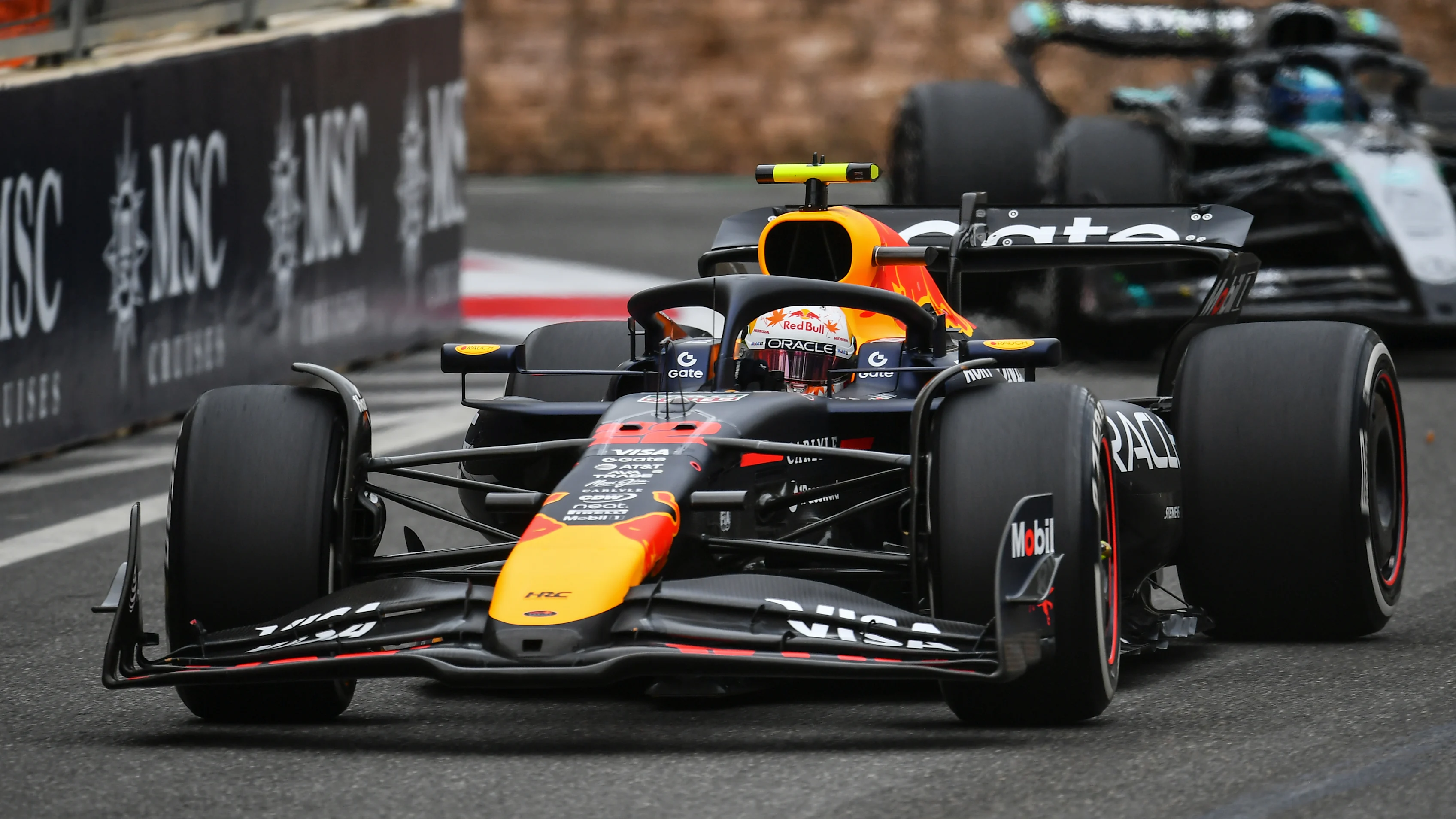 BAKU, AZERBAIJAN - SEPTEMBER 21: Yuki Tsunoda of Japan driving the (22) Oracle Red Bull Racing RB21