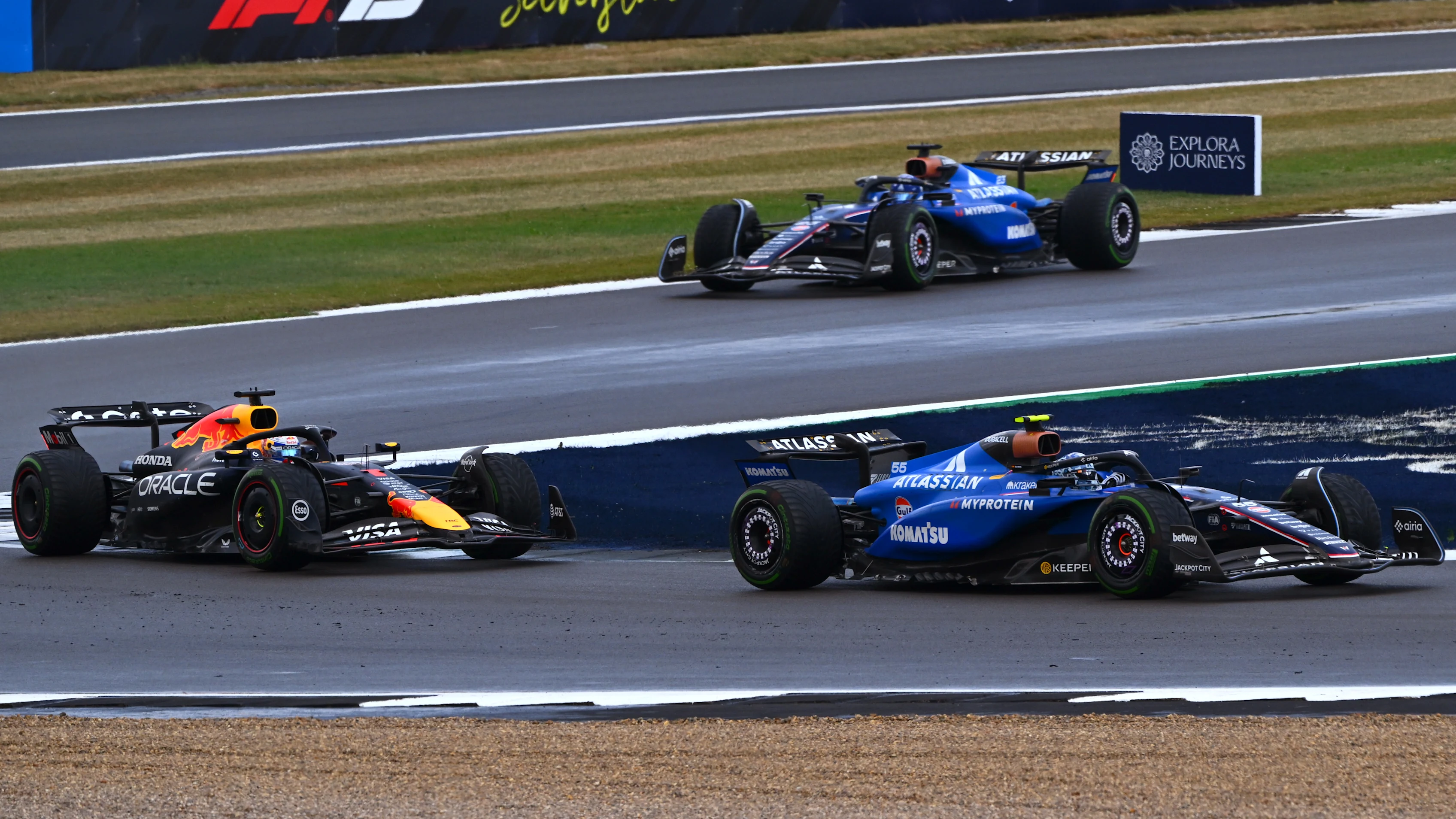 NORTHAMPTON, ENGLAND - JULY 06: Carlos Sainz of Spain driving the (55) Williams FW47 Mercedes leads Max Verstappen of the Netherlands driving the (1) Oracle Red Bull Racing RB21 and Alexander Albon of Thailand driving the (23) Williams FW47 Mercedes on track during the F1 Grand Prix of Great Britain at Silverstone Circuit on July 06, 2025 in Northampton, England. (Photo by Mark Sutton - Formula 1/Formula 1 via Getty Images)