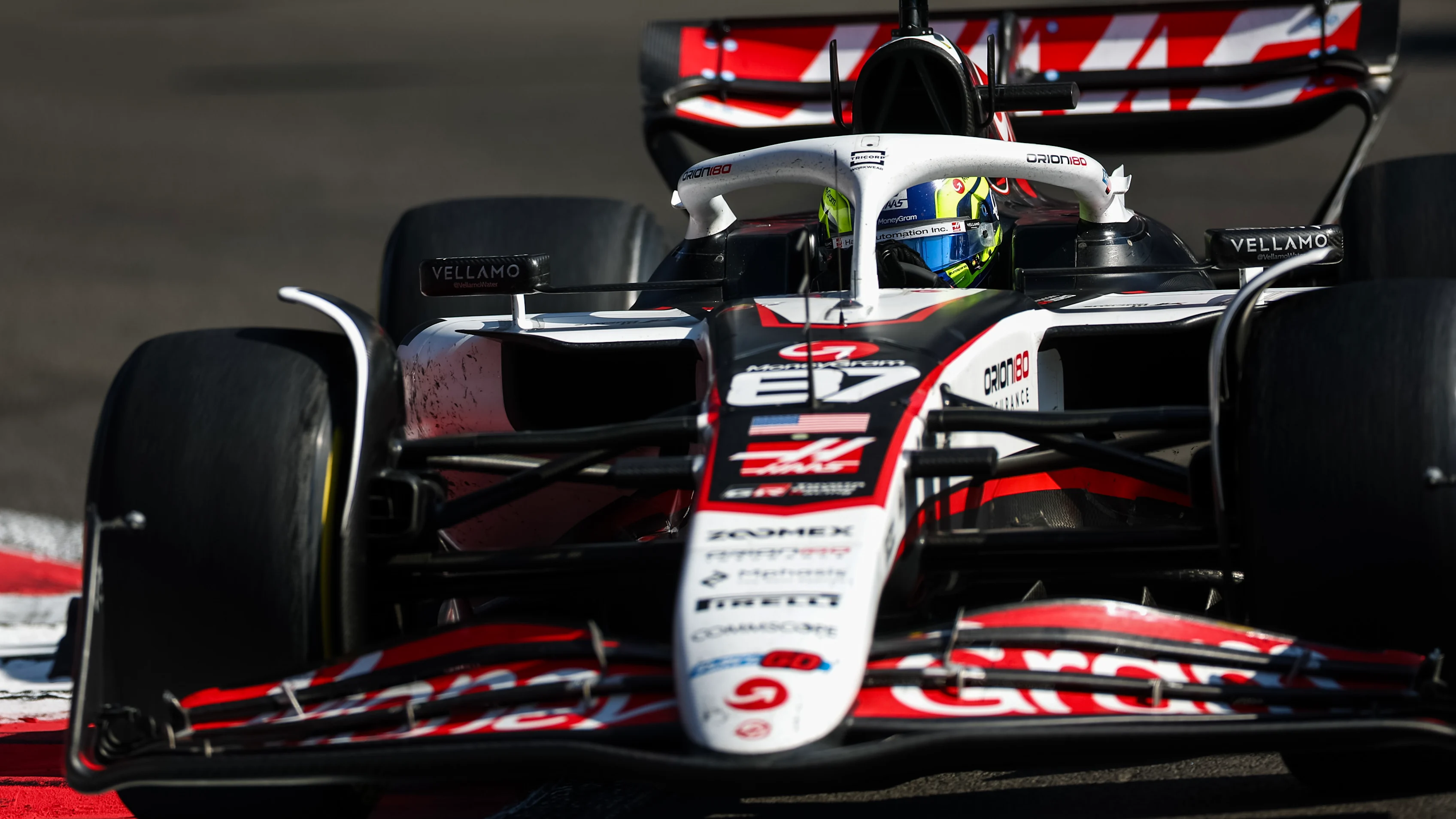 MEXICO CITY, MEXICO - OCTOBER 26: Oliver Bearman of Great Britain driving the (87) Haas F1 VF-25