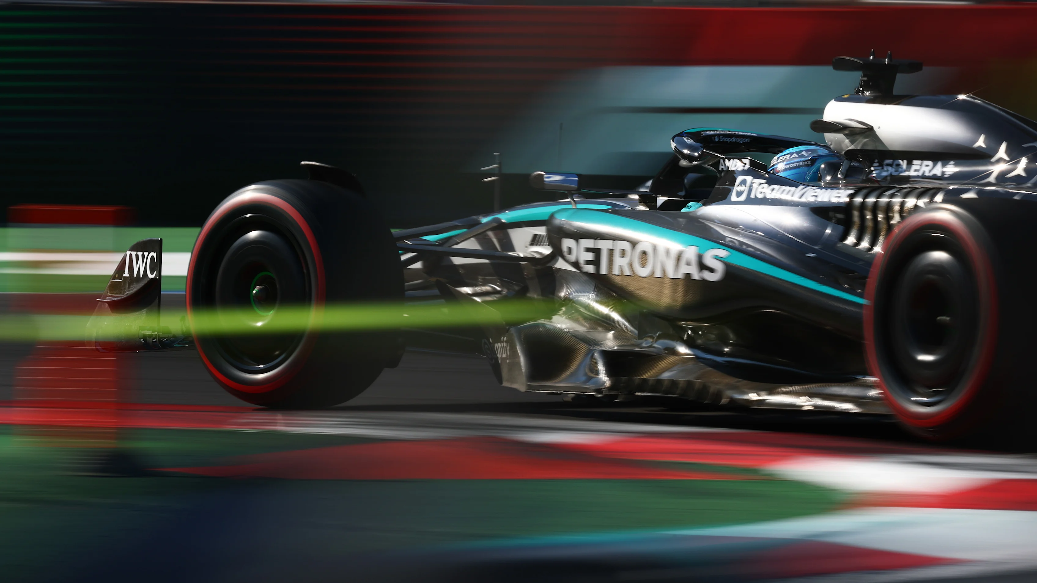 MEXICO CITY, MEXICO - OCTOBER 26: George Russell of Great Britain driving the (63) Mercedes AMG