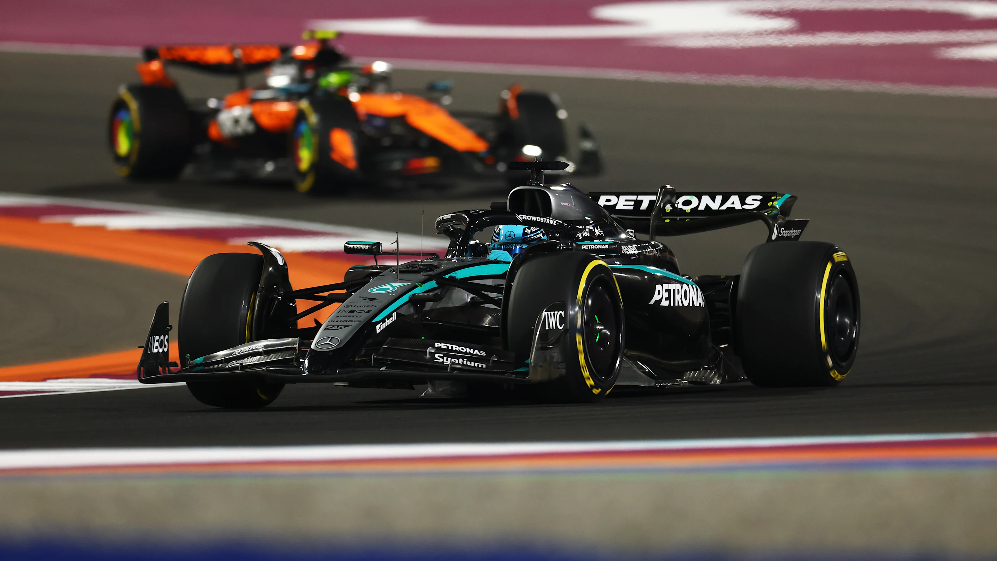 LUSAIL CITY, QATAR - 29 NOVEMBRE : George Russell de Grande-Bretagne au volant de la (63) Mercedes AMG