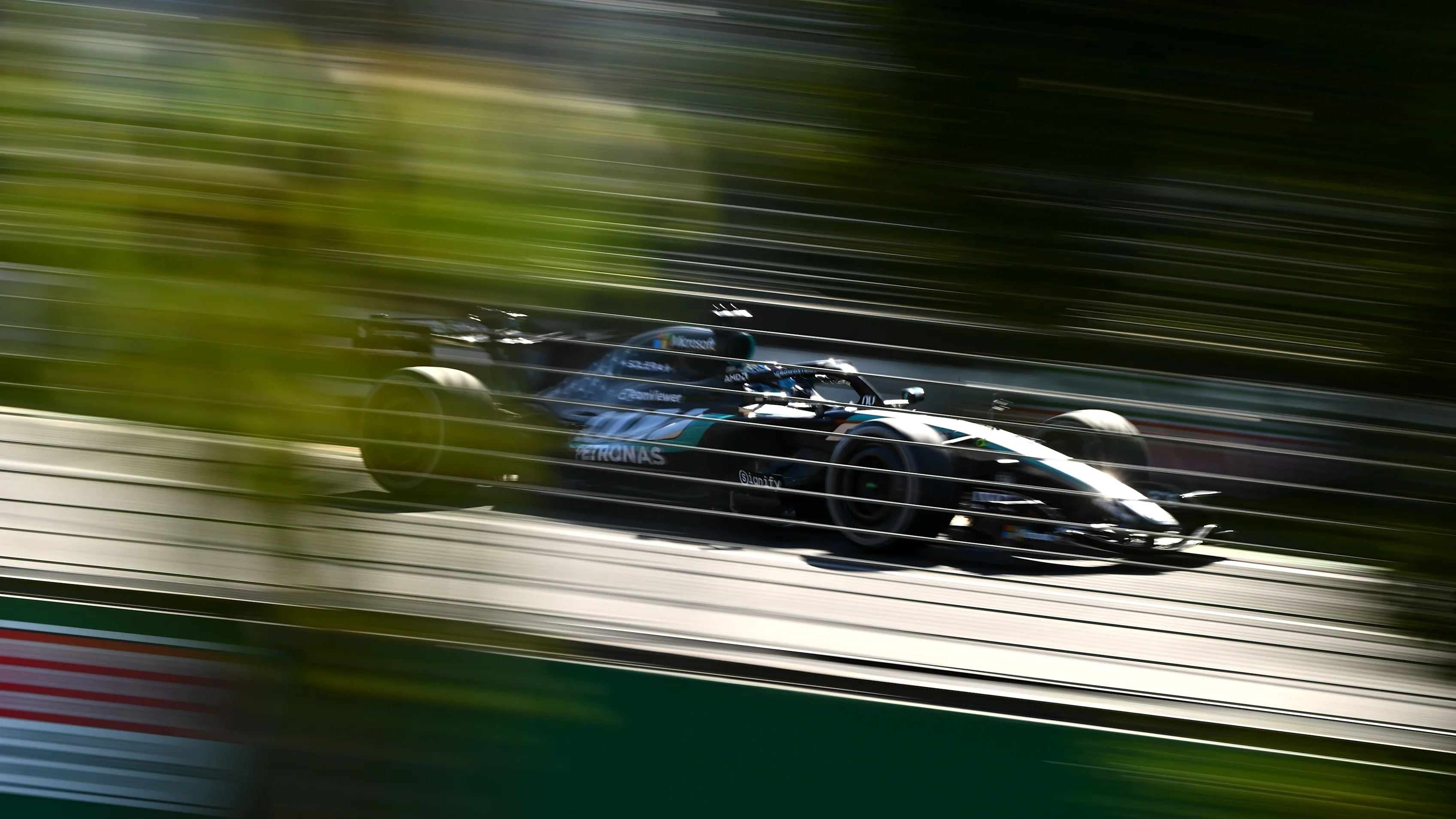 MELBOURNE, AUSTRALIA - MARCH 06: George Russell of Great Britain driving the (63) Mercedes AMG Petronas F1 Team W17 on track during practice ahead of the F1 Grand Prix of Australia at Albert Park Grand Prix Circuit on March 06, 2026 in Melbourne, Australia. (Photo by Quinn Rooney/Getty Images)