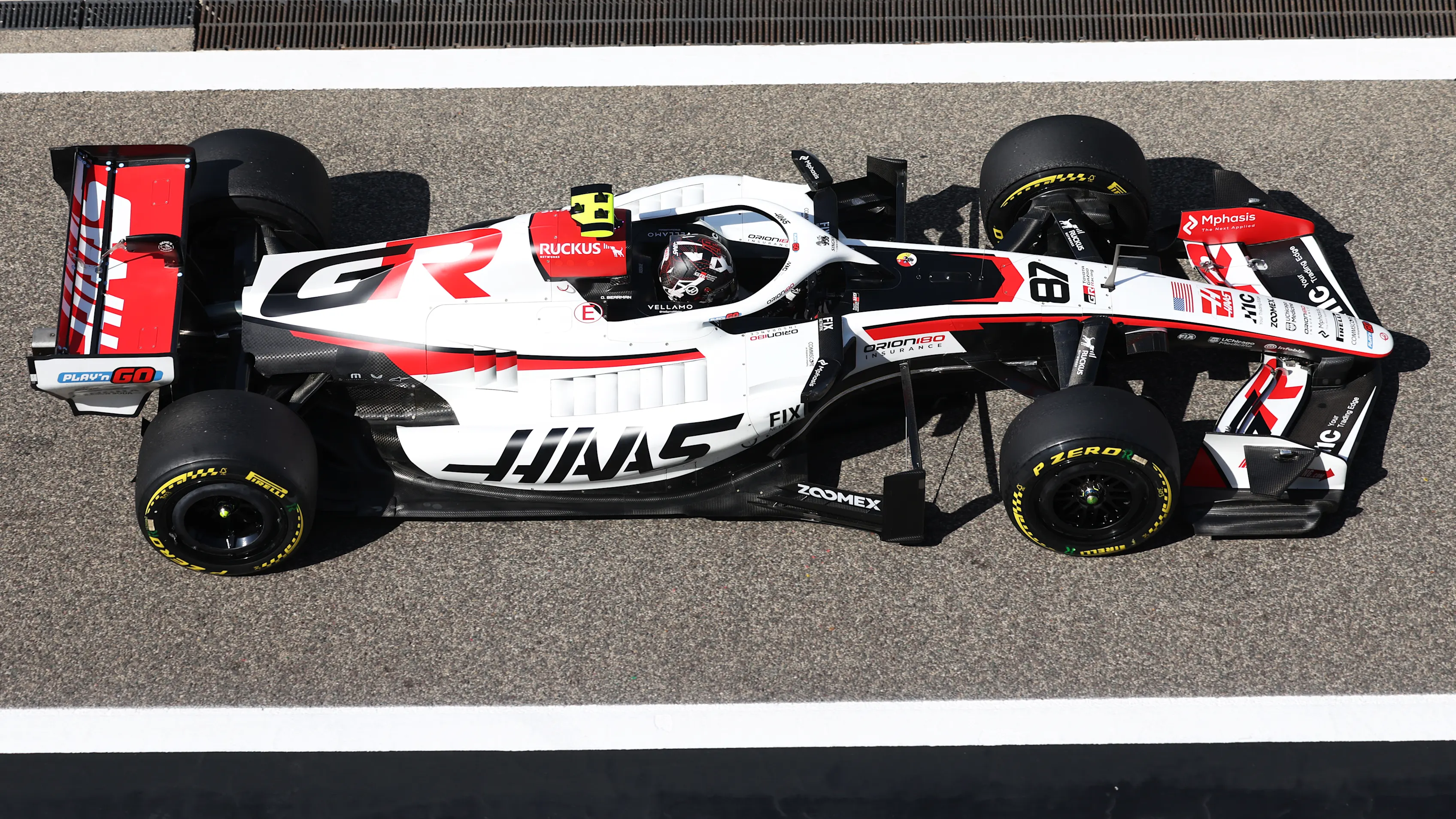BAHRAIN, BAHRAIN - FEBRUARY 19: Oliver Bearman of Great Britain driving the (87) Haas F1 VF-26