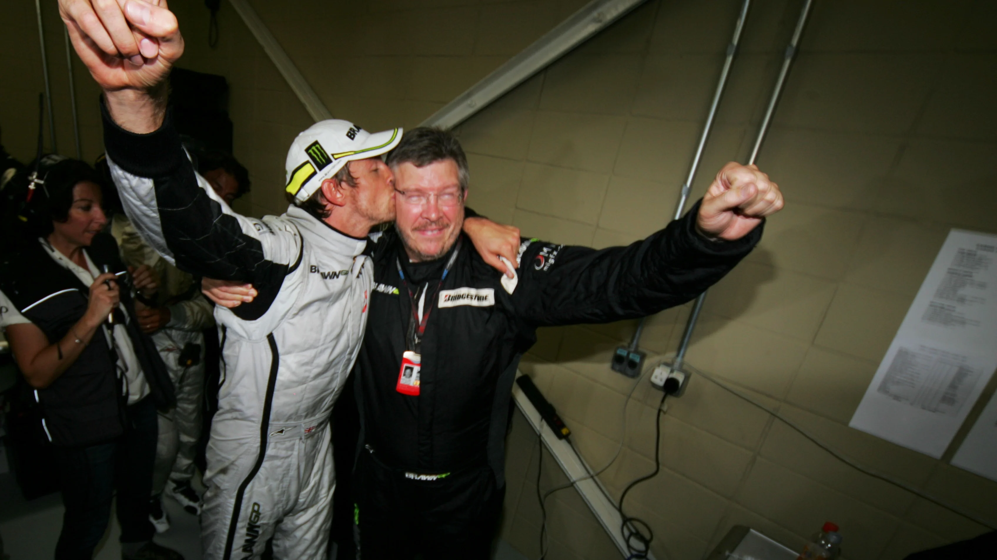 Jenson Button (GBR) Brawn Grand Prix celebrates winning the World Championship with Ross Brawn