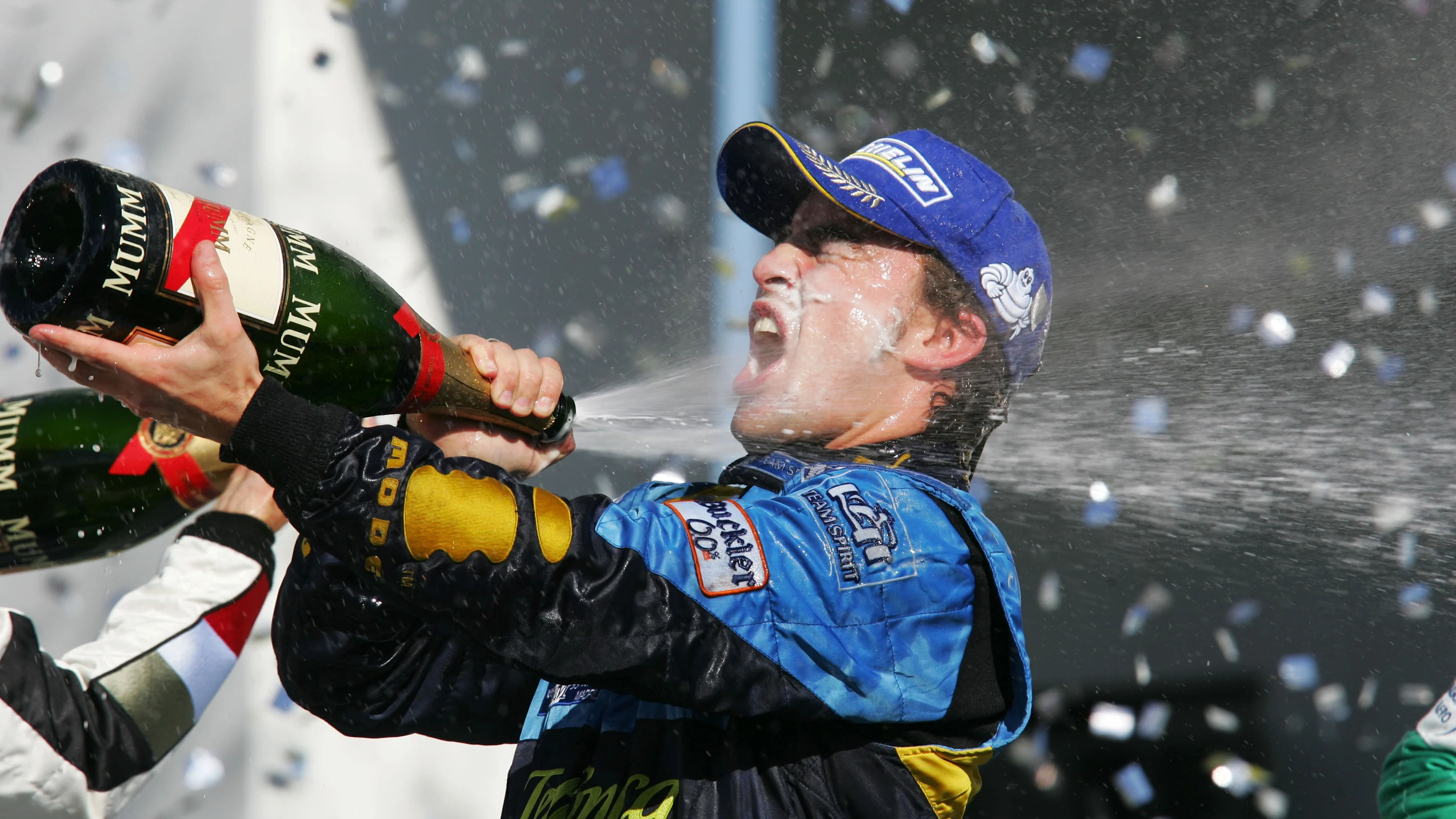 Fernando Alonso (ESP) Renault celebrates second position and his World Championship on the