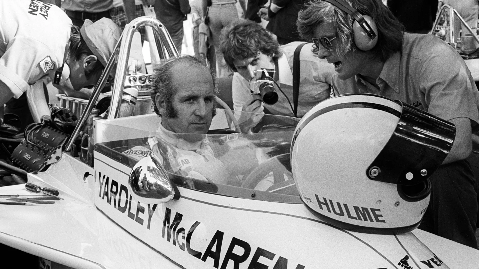Denny Hulme (NZL) McLaren M23 finished the race in sixth position, receives instructions from