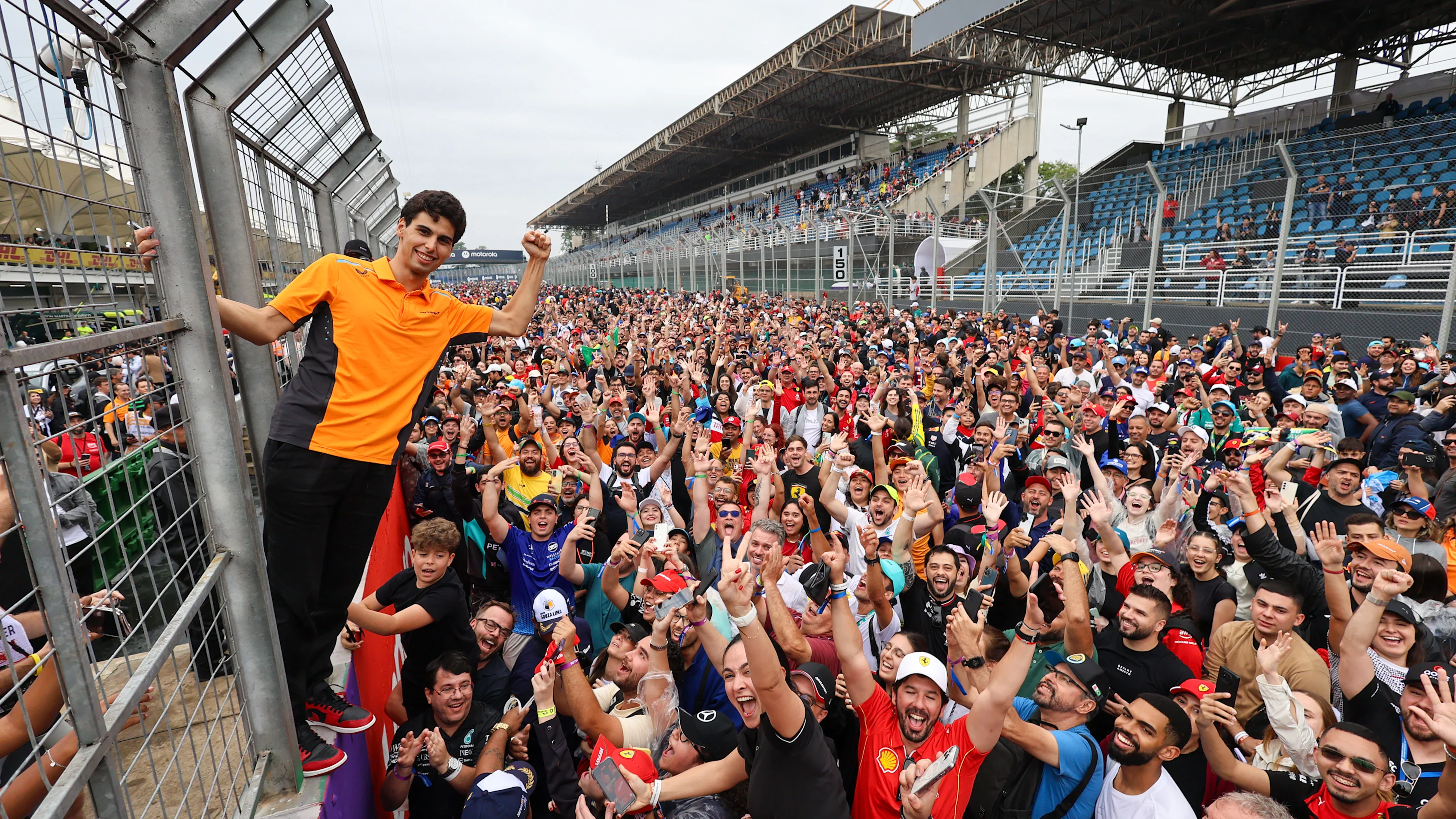 F2 driver Gabriel Bortoleto is with F1 fans during the Formula 1 Lenovo Grande Premio De Sao Paulo