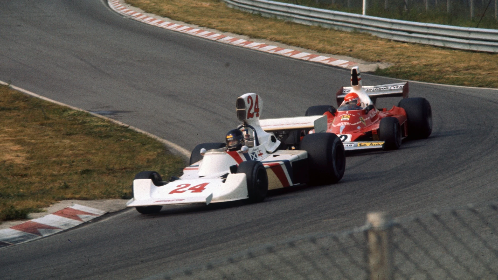 ZANDVOORT, NETHERLANDS - JUNE 22: James Hunt, Hesketh 308B Ford leads Niki Lauda, Ferrari 312T