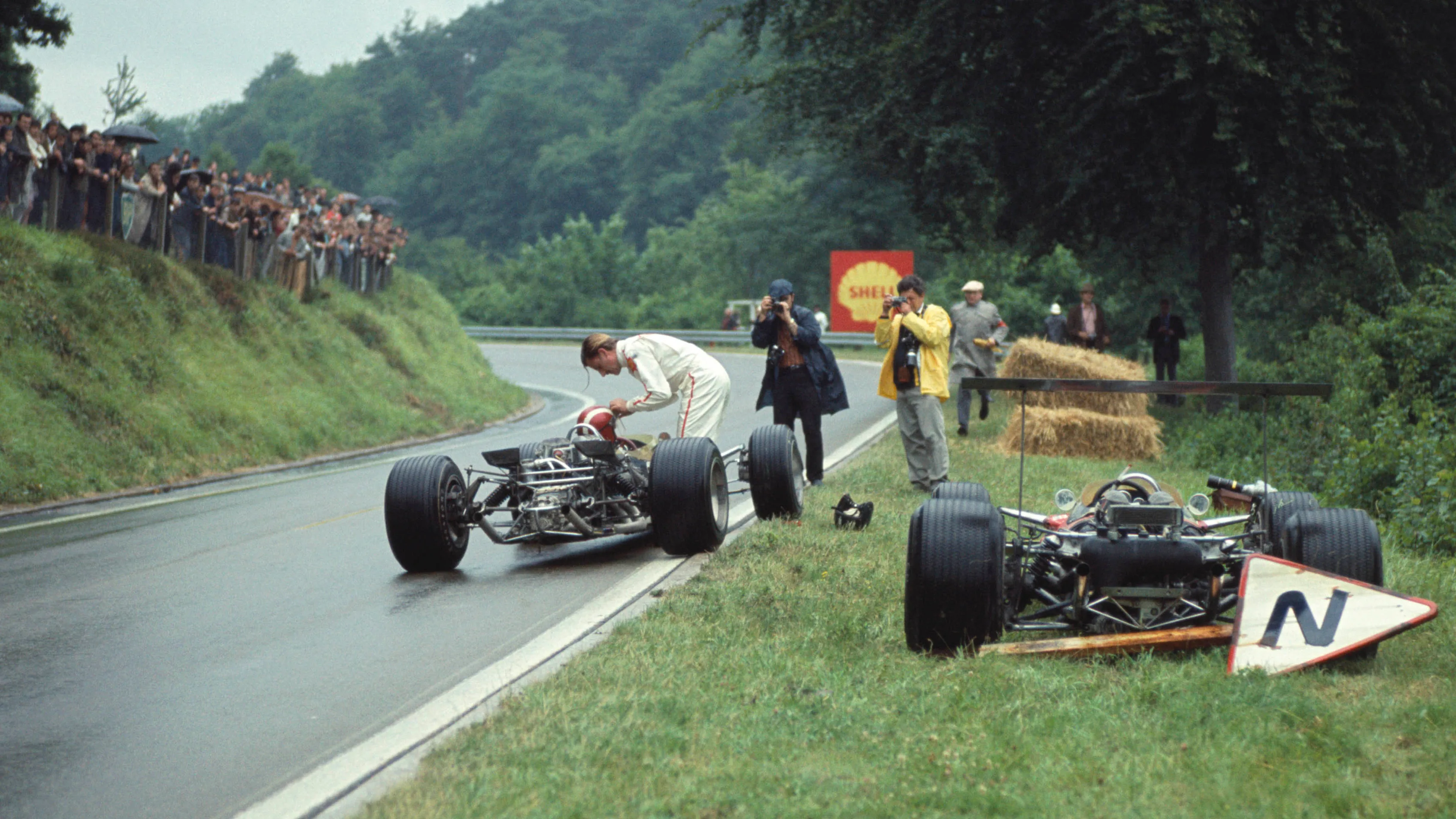1968 French Grand Prix. Rouen-les-Essarts, France. 5-7 July 1968. Graham Hill (Lotus 49 Ford) who