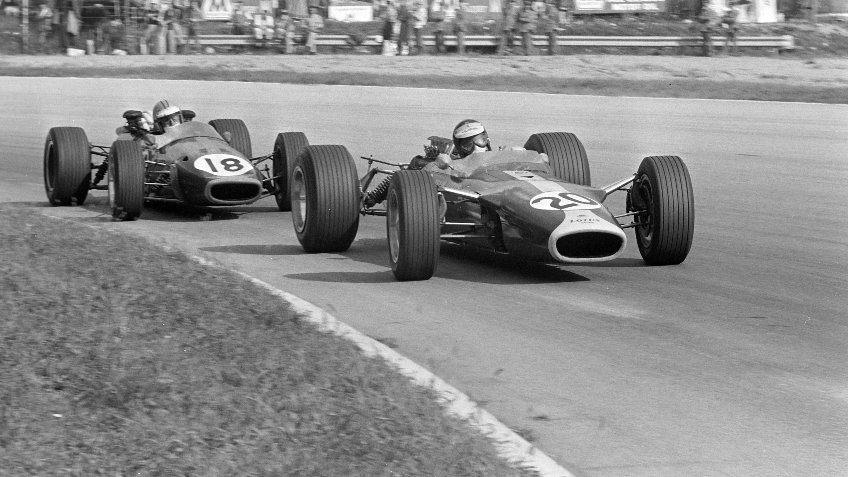 AUTODROMO NAZIONALE MONZA, ITALY - SEPTEMBER 10: Jim Clark, Lotus 49 Ford, leads Denny Hulme,