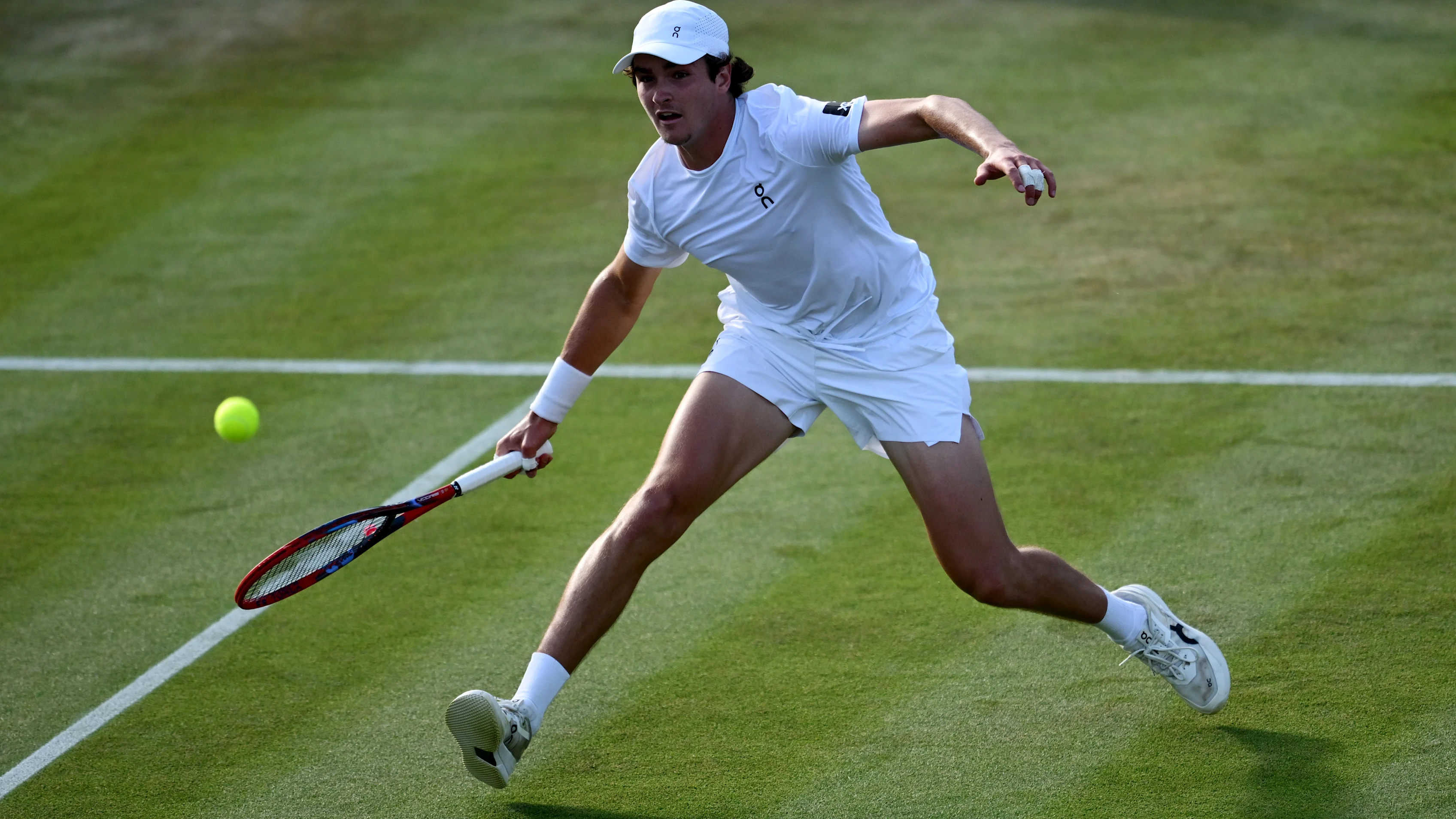 LONDON, ENGLAND - JULY 04: Joao Fonseca of Brazil plays a forehand against Nicolas Jarry of Chile
