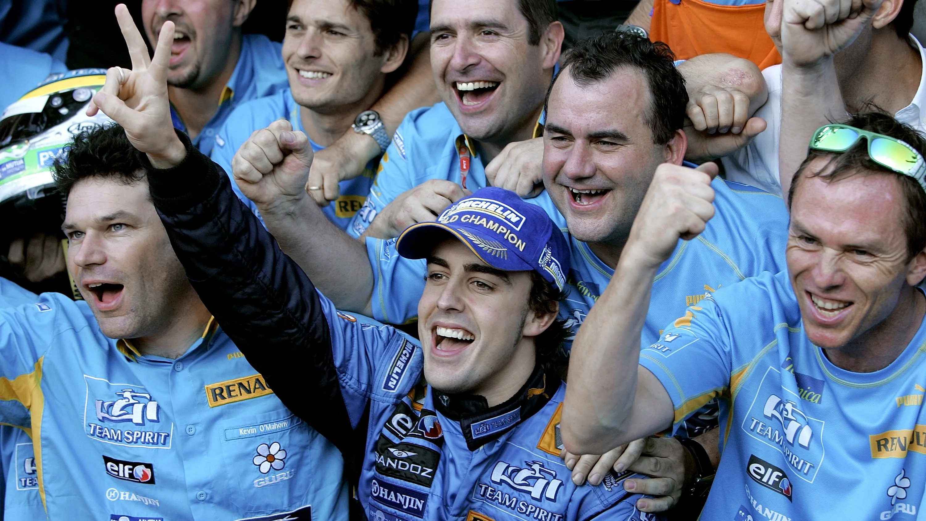 SAO PAULO, BRAZIL - OCTOBER 22:  Fernando Alonso of Spain and Renault celebrates winning the world