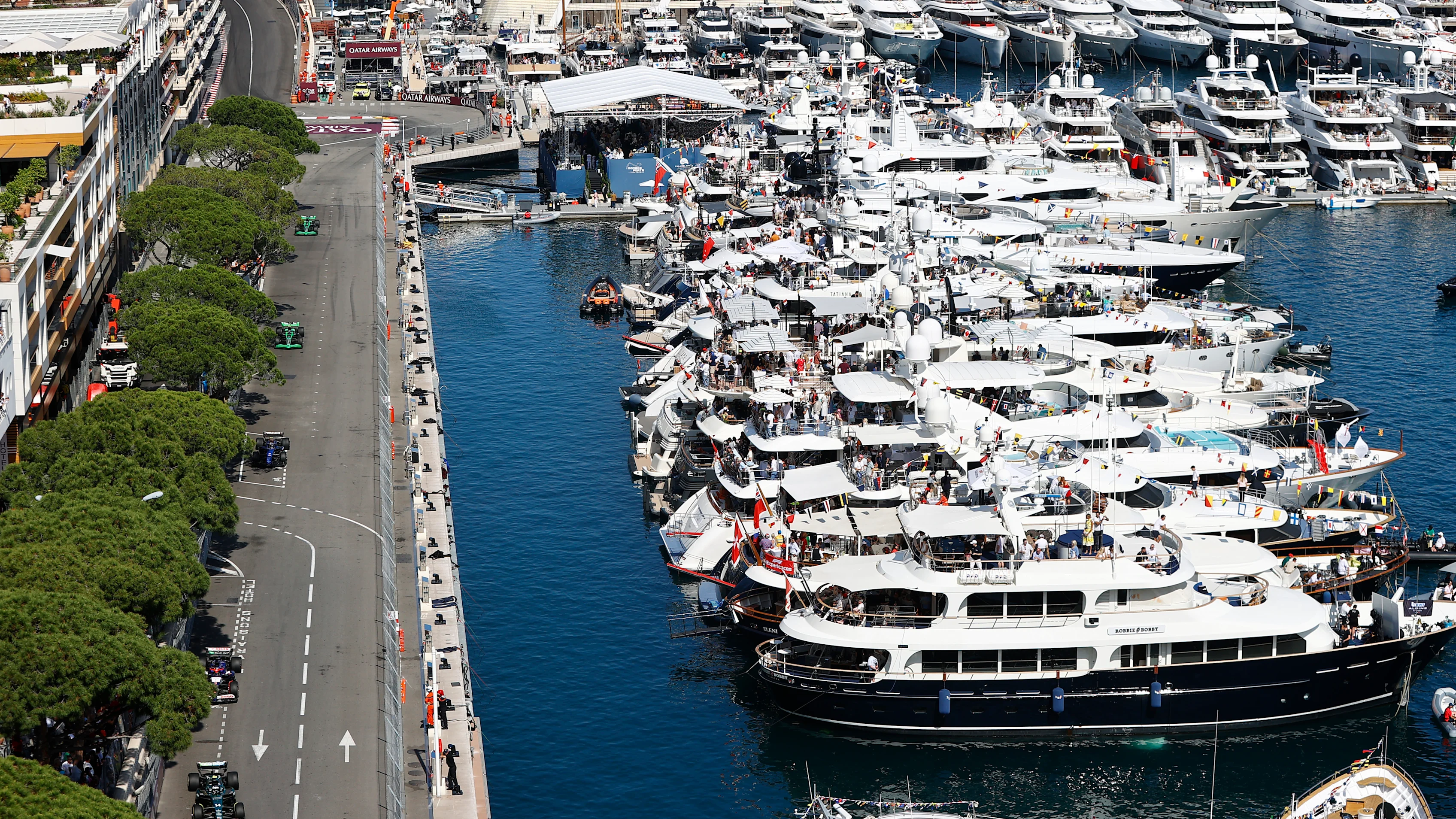 MONTE CARLO, MONACO - MAY 26: Fernando Alonso, Aston Martin AMR24, leads Daniel Ricciardo, VCARB 01