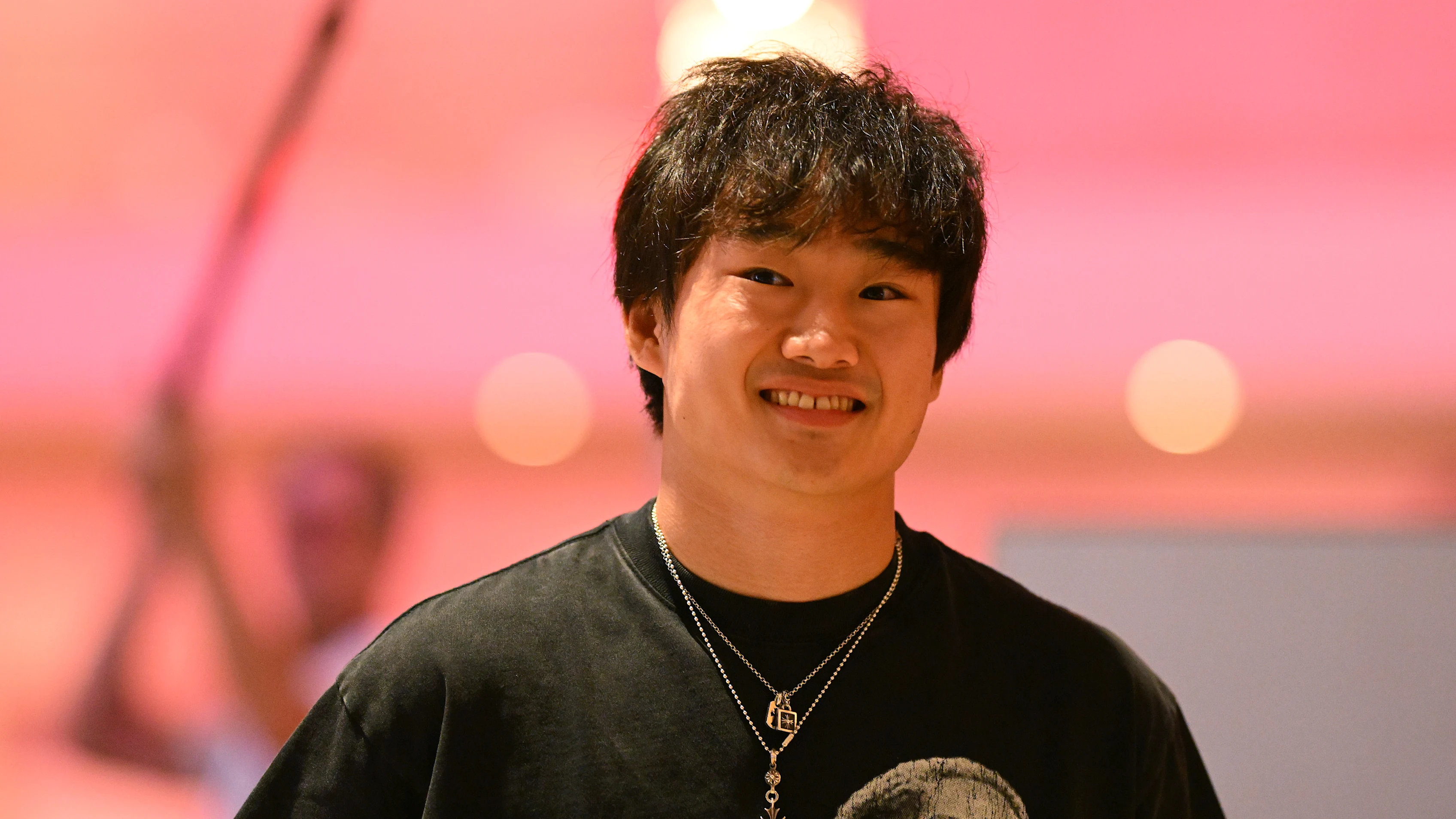 LUSAIL CITY, QATAR - NOVEMBER 27: Yuki Tsunoda of Japan and Oracle Red Bull Racing arrives in the