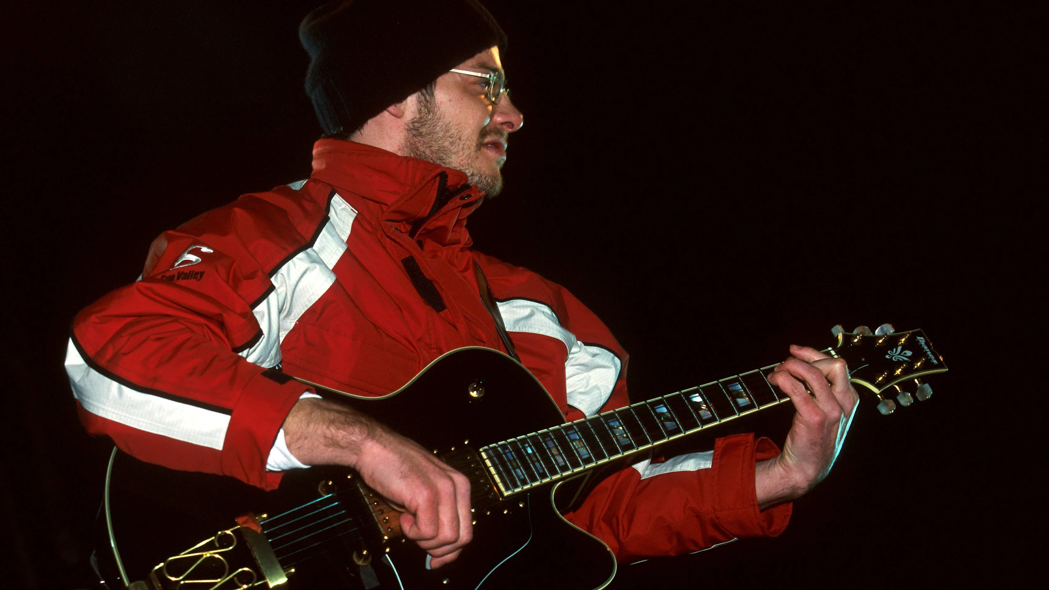Jacques Villeneuve(CDN) enjoys his guitar Villars 24 Hour Ski race, Villars, Switzerland - 13-14
