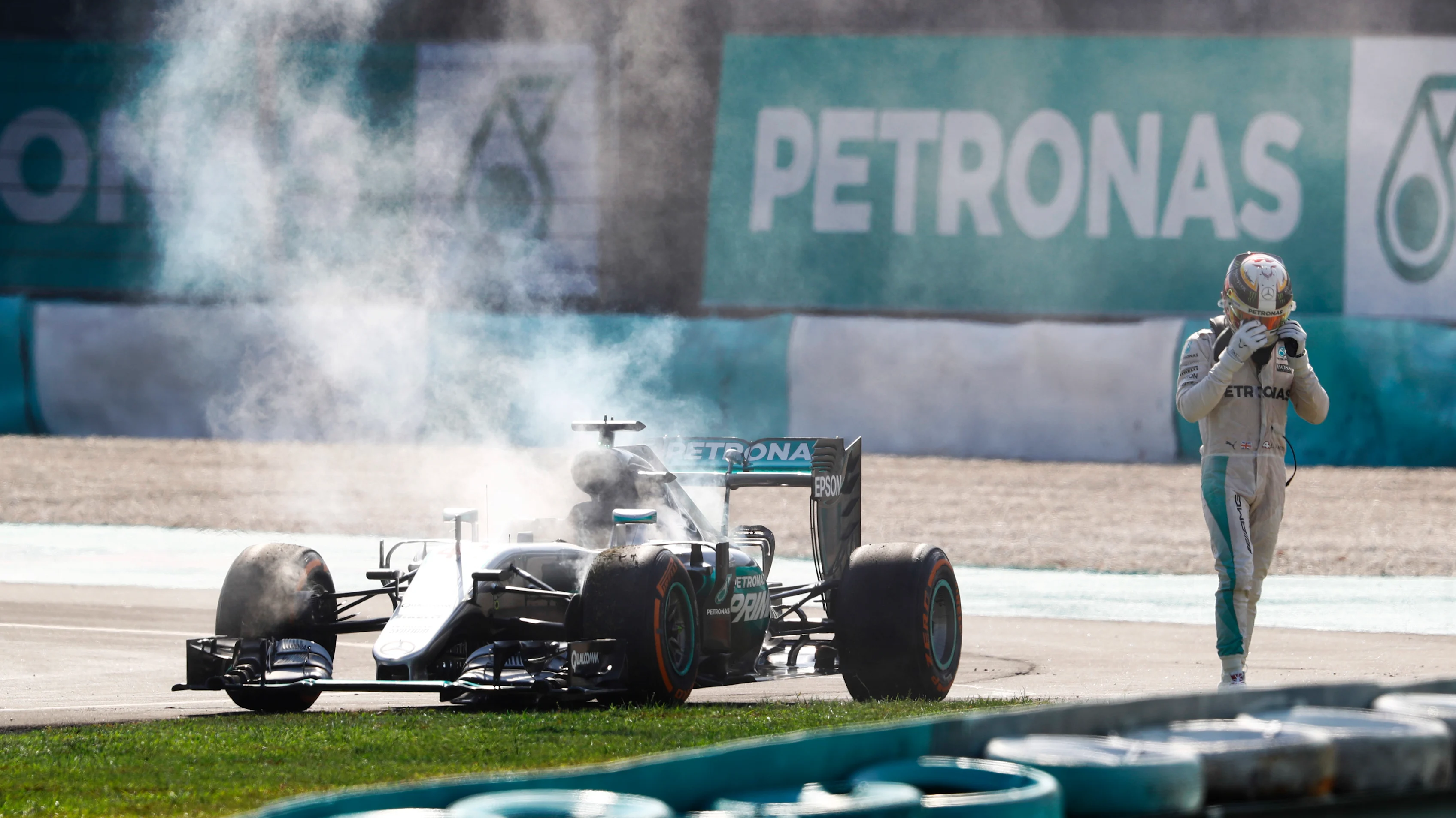 SEPANG INTERNATIONAL CIRCUIT, MALAYSIA - OCTOBER 02: Lewis Hamilton, Mercedes F1 W07 Hybrid walks
