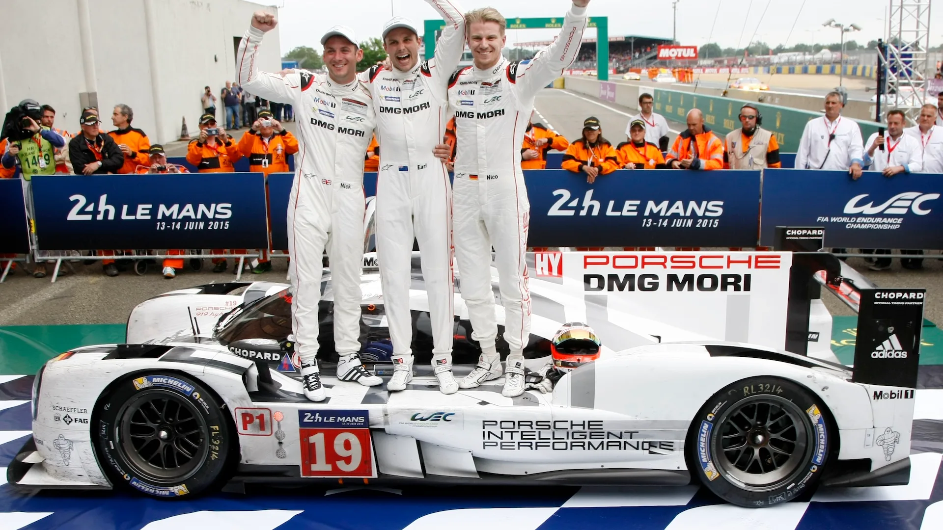 Race winners Nico Hulkenberg (GER) / Earl Bamber (NZL) / Nick Tandy (GBR), Porsche Team Porsche 919