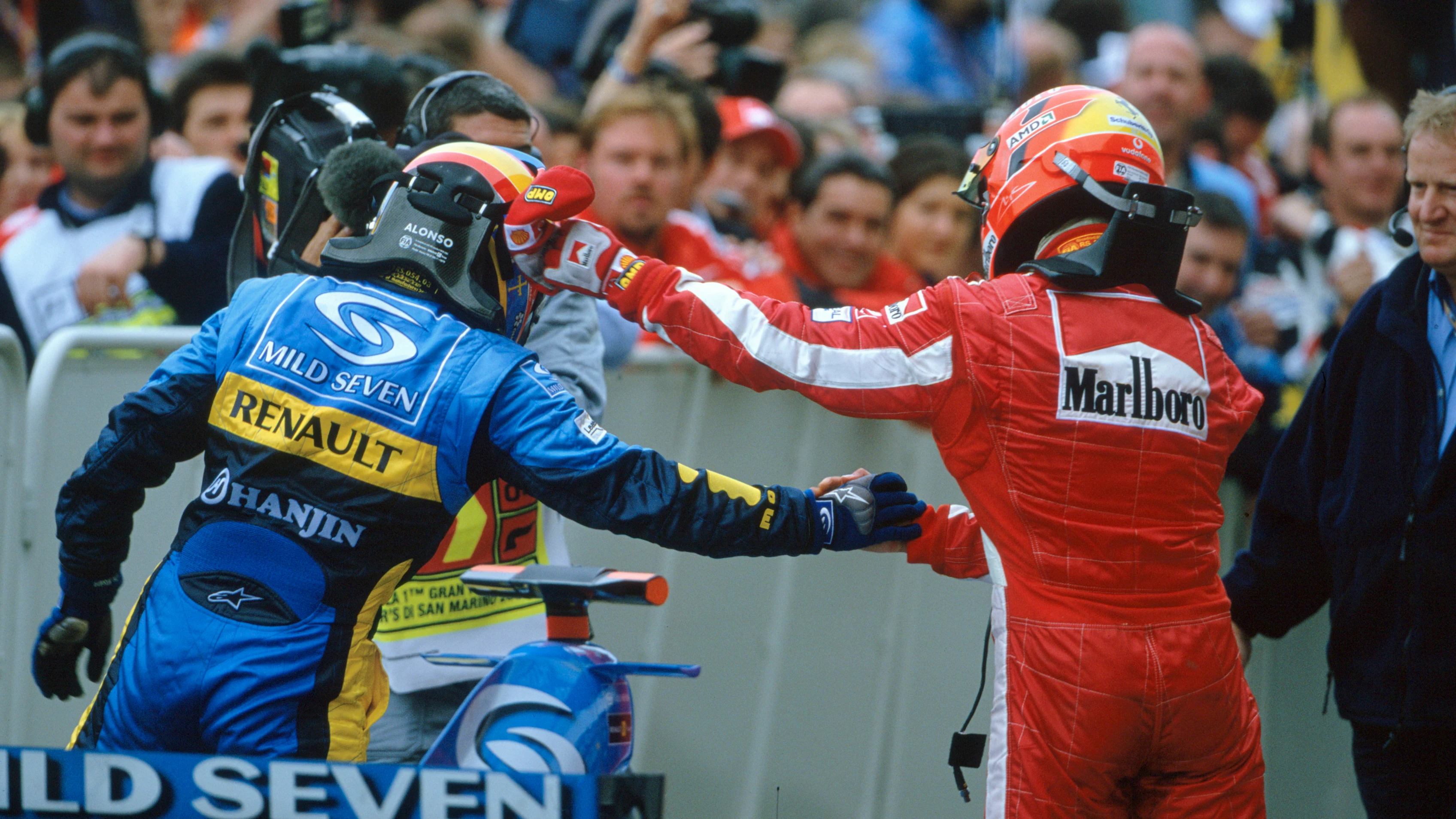 2005 San Marino Grand Prix. Imola, Italy. 24th April 2005. Fernando Alonso, Renault R25 celebrates