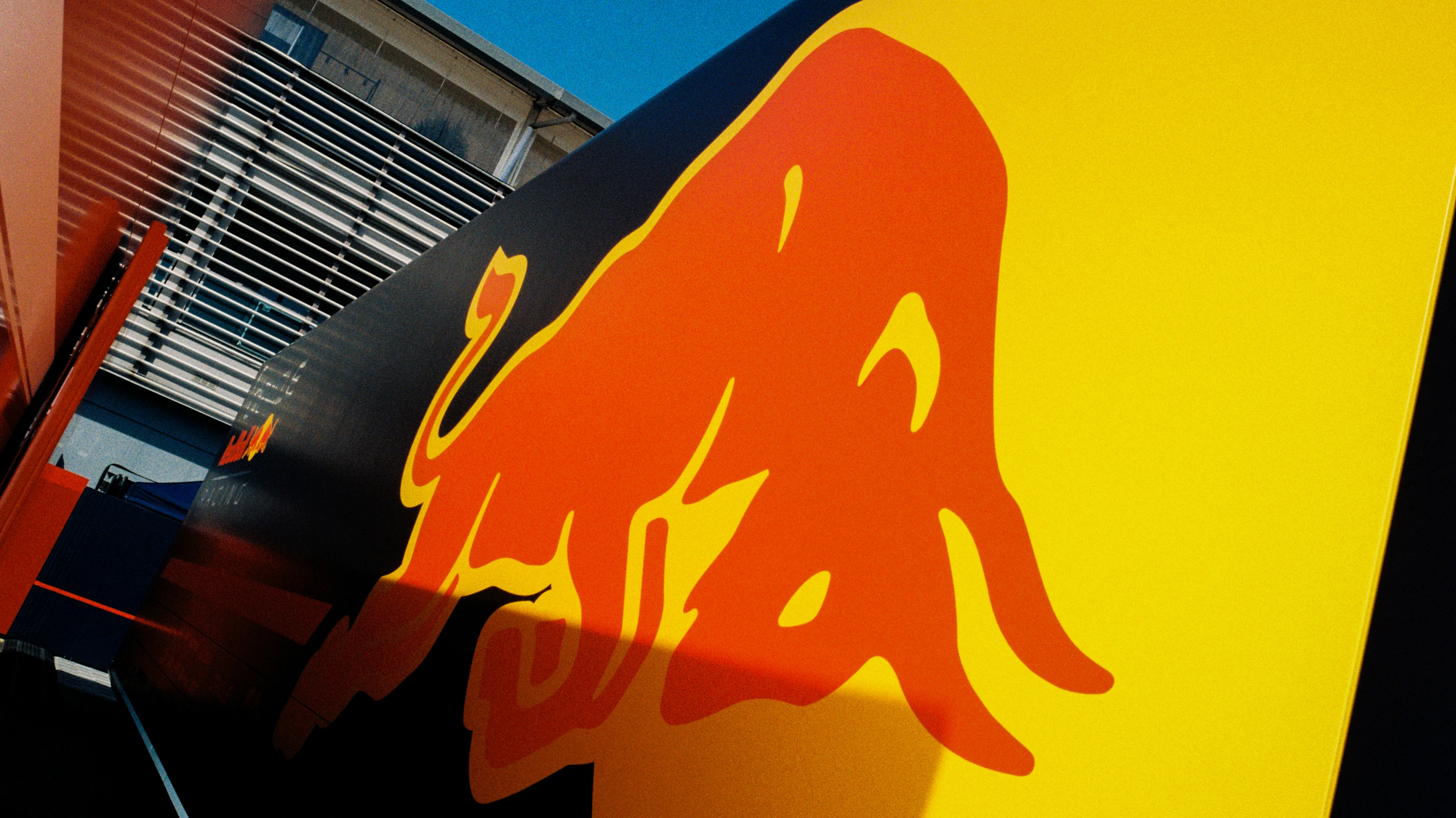 Red Bull sign long-serving Aston Martin engineer
