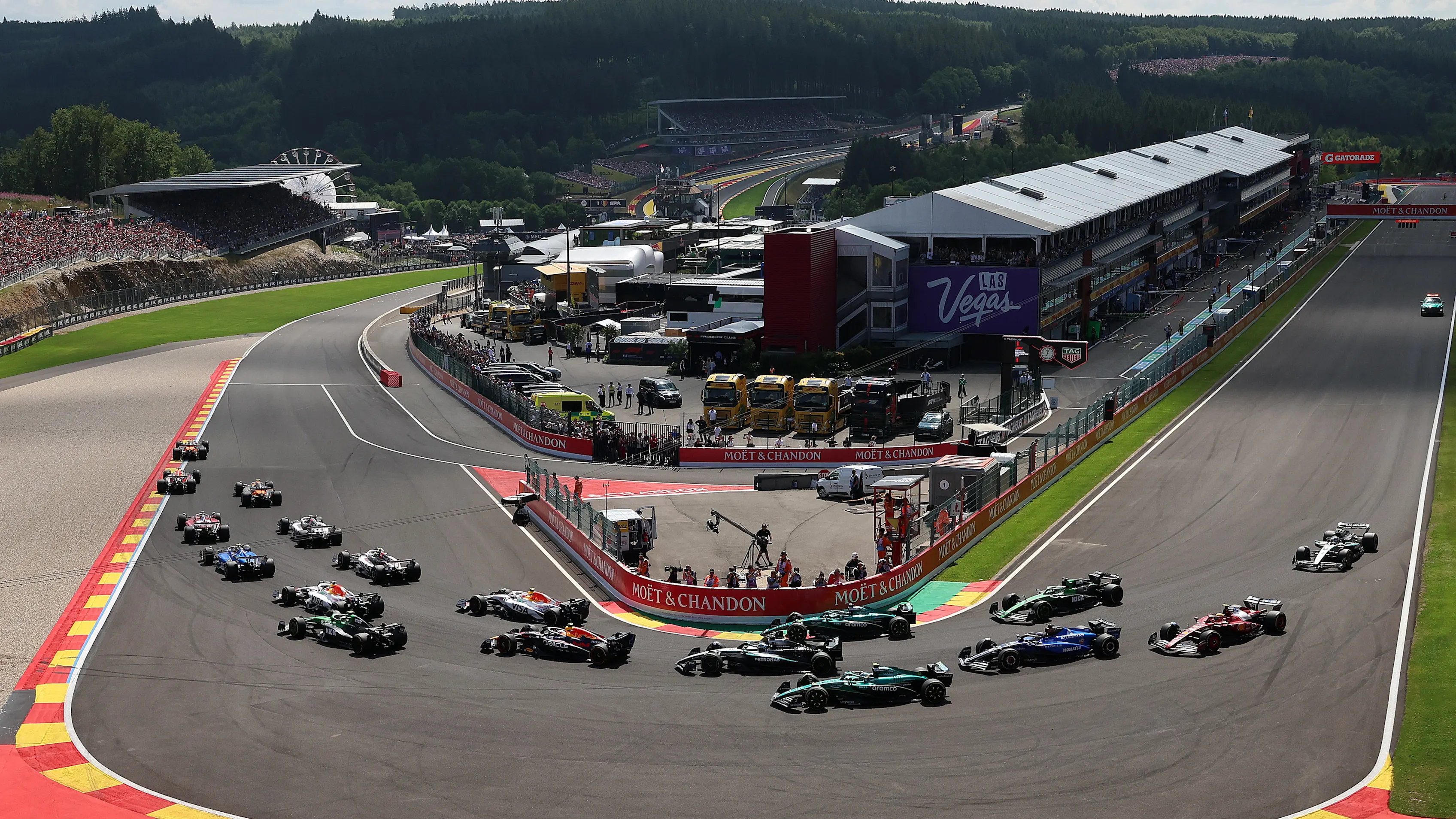 SPA, BELGIUM - JULY 26: Oscar Piastri of Australia driving the (81) McLaren MCL39 Mercedes leads
