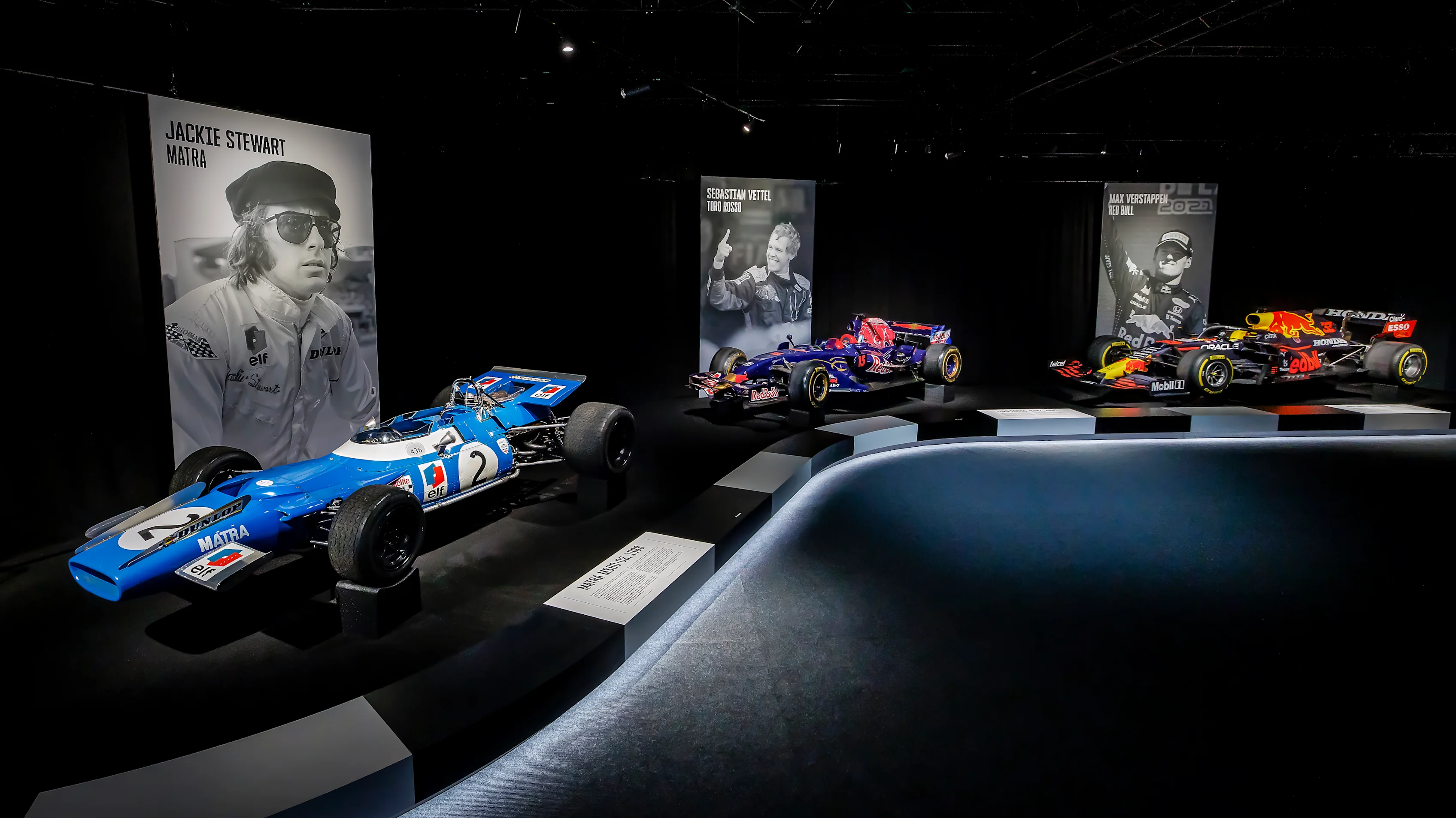INTERNATIONAL GEFEIERTE FORMULA 1®-AUSSTELLUNG
IM OBEX / OBERHAUSEN ERÖFFNET

SIEBEN LEGENDÄRE