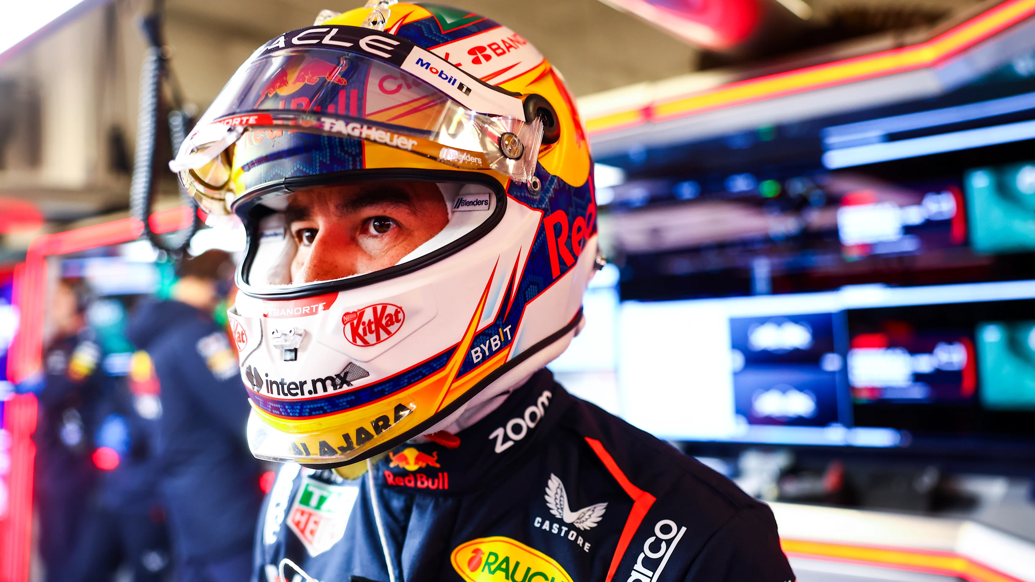 LAS VEGAS, NEVADA - NOVEMBER 21: Sergio Perez of Mexico and Oracle Red Bull Racing prepares to
