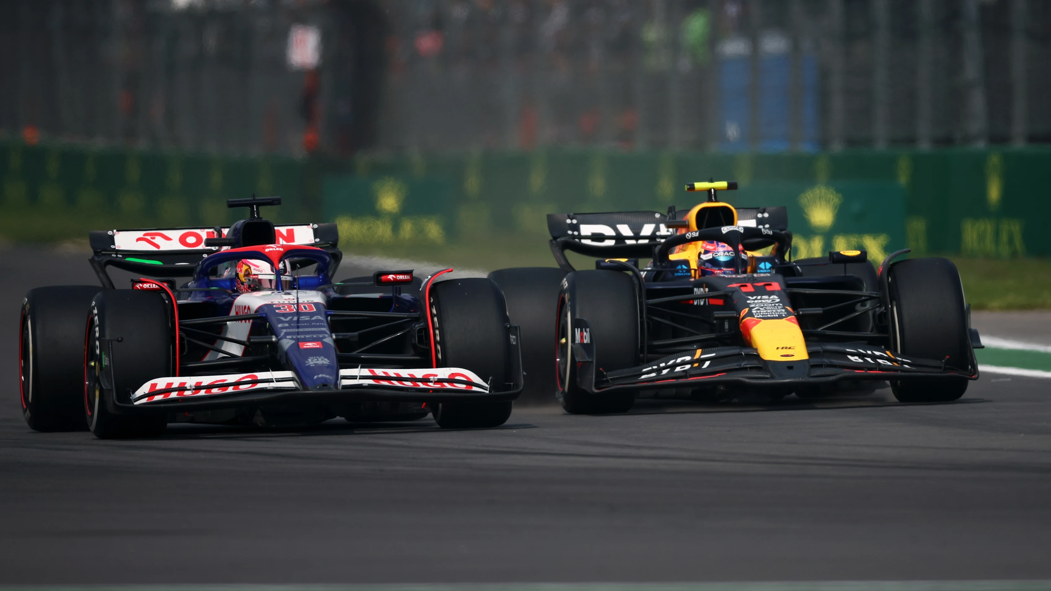 MEXICO CITY, MEXICO - OCTOBER 27: Liam Lawson of New Zealand driving the (30) Visa Cash App RB