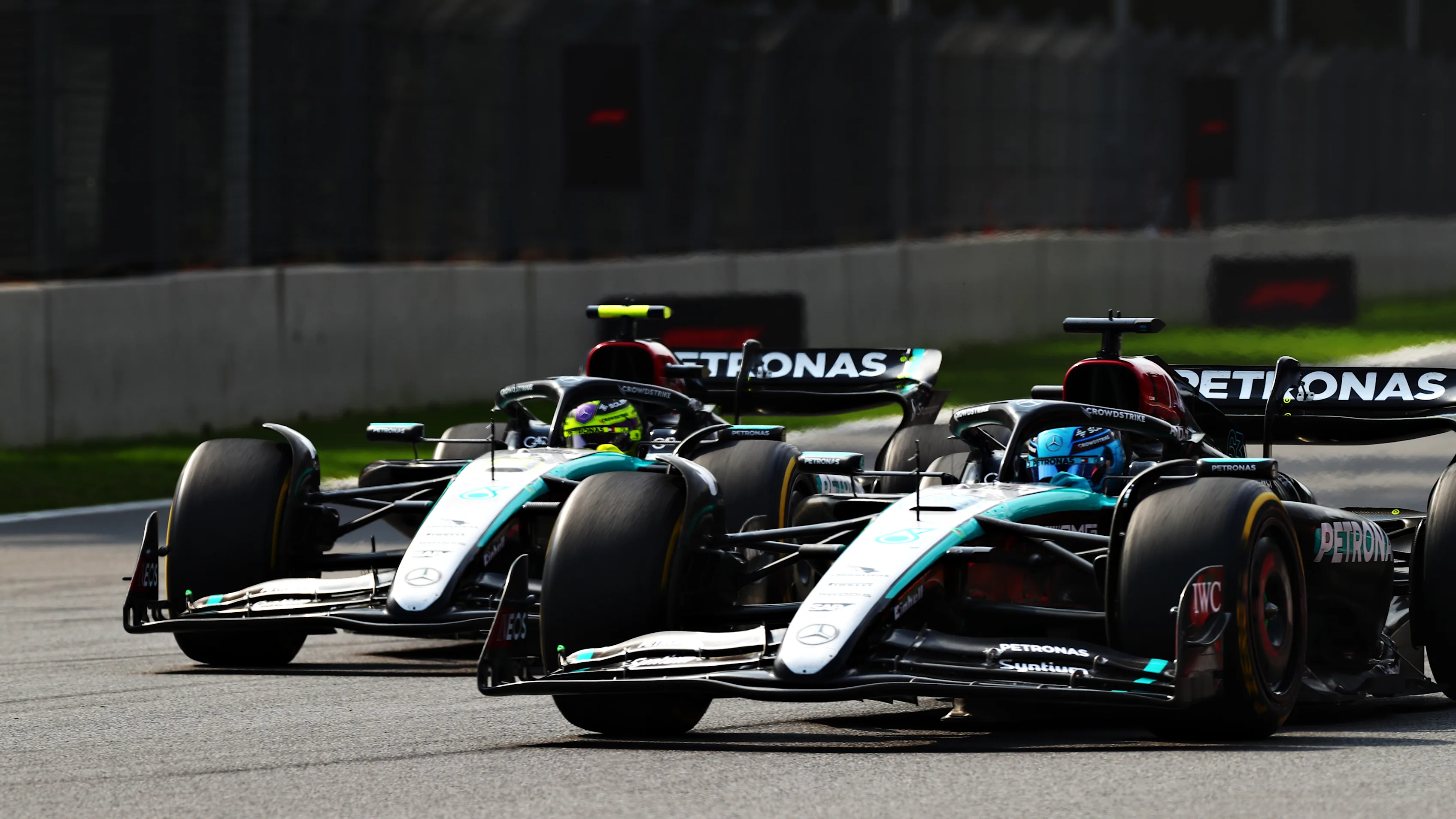 MEXICO CITY, MEXICO - OCTOBER 27: George Russell of Great Britain driving the (63) Mercedes AMG